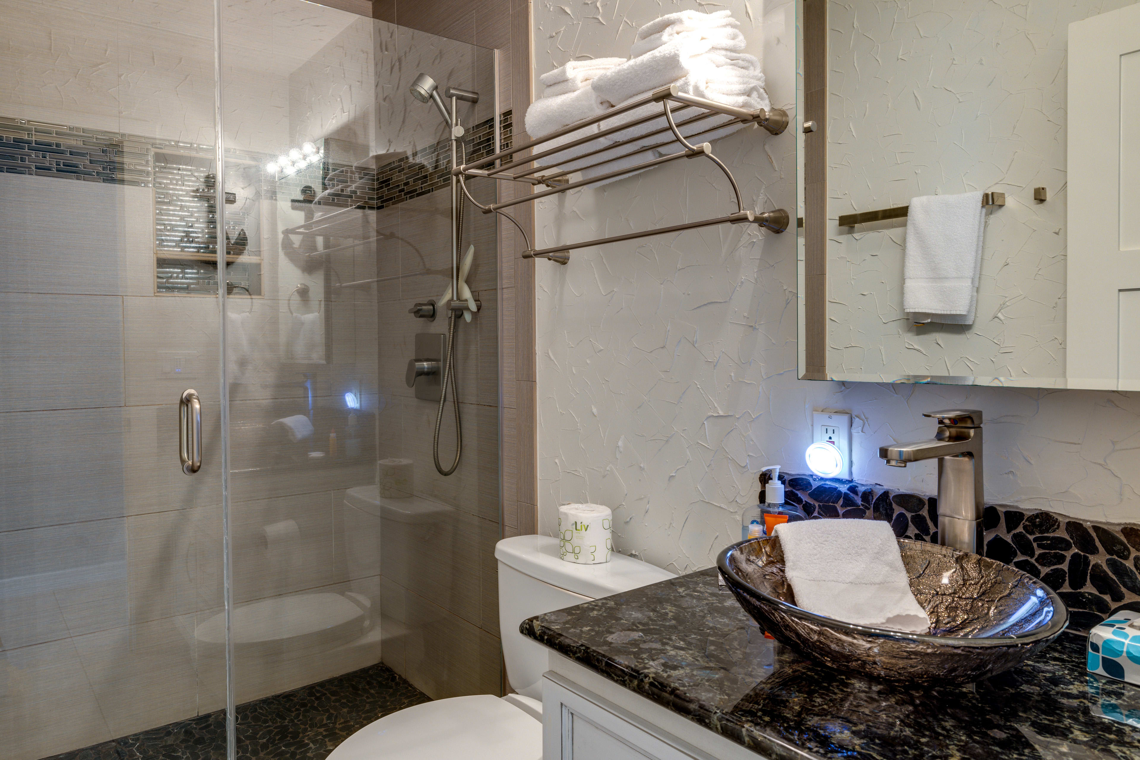 Full Bathroom | Complimentary Toiletries