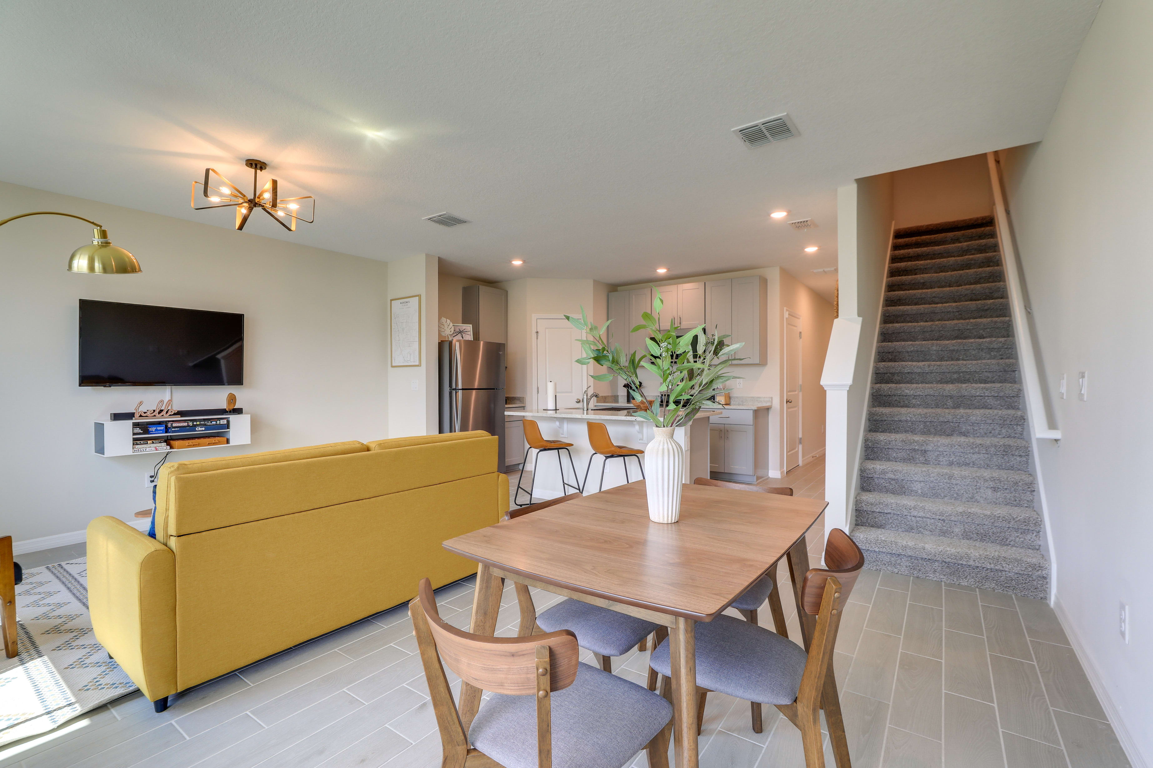 Dining Area | Dishware & Flatware Provided