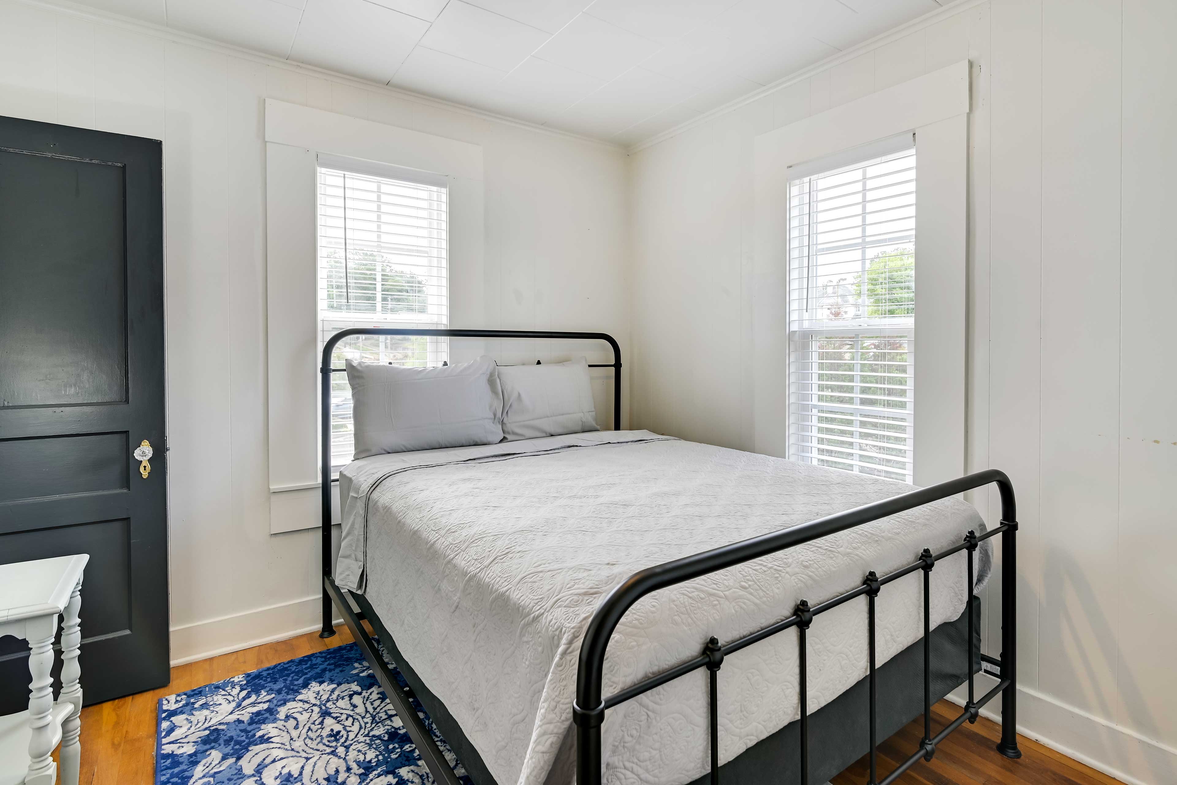 Bedroom 1 | Main Level | Queen Bed | Linens Provided