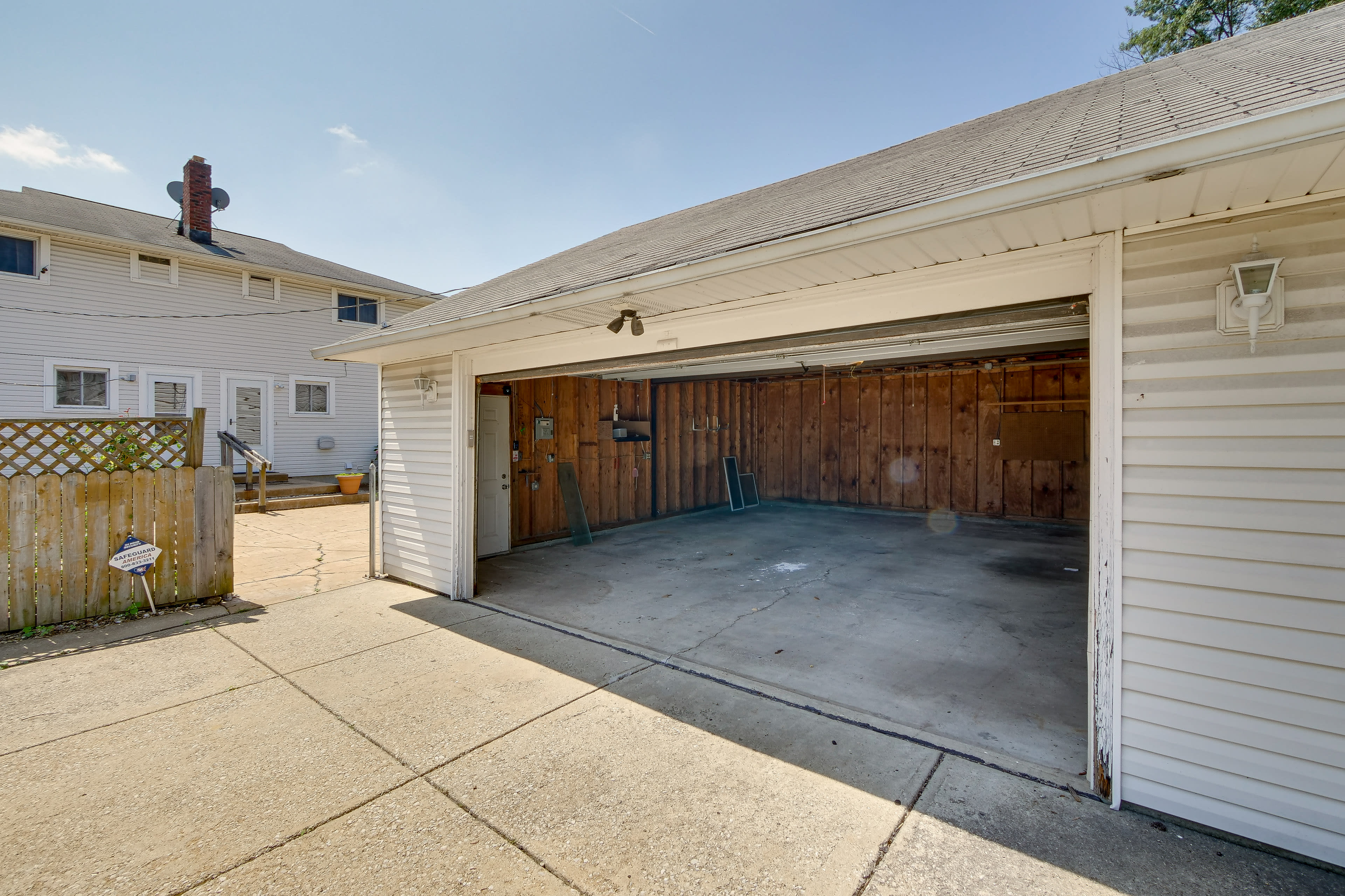 Parking | Shared Garage (1 Vehicle) | Shared Driveway (1 Vehicle)