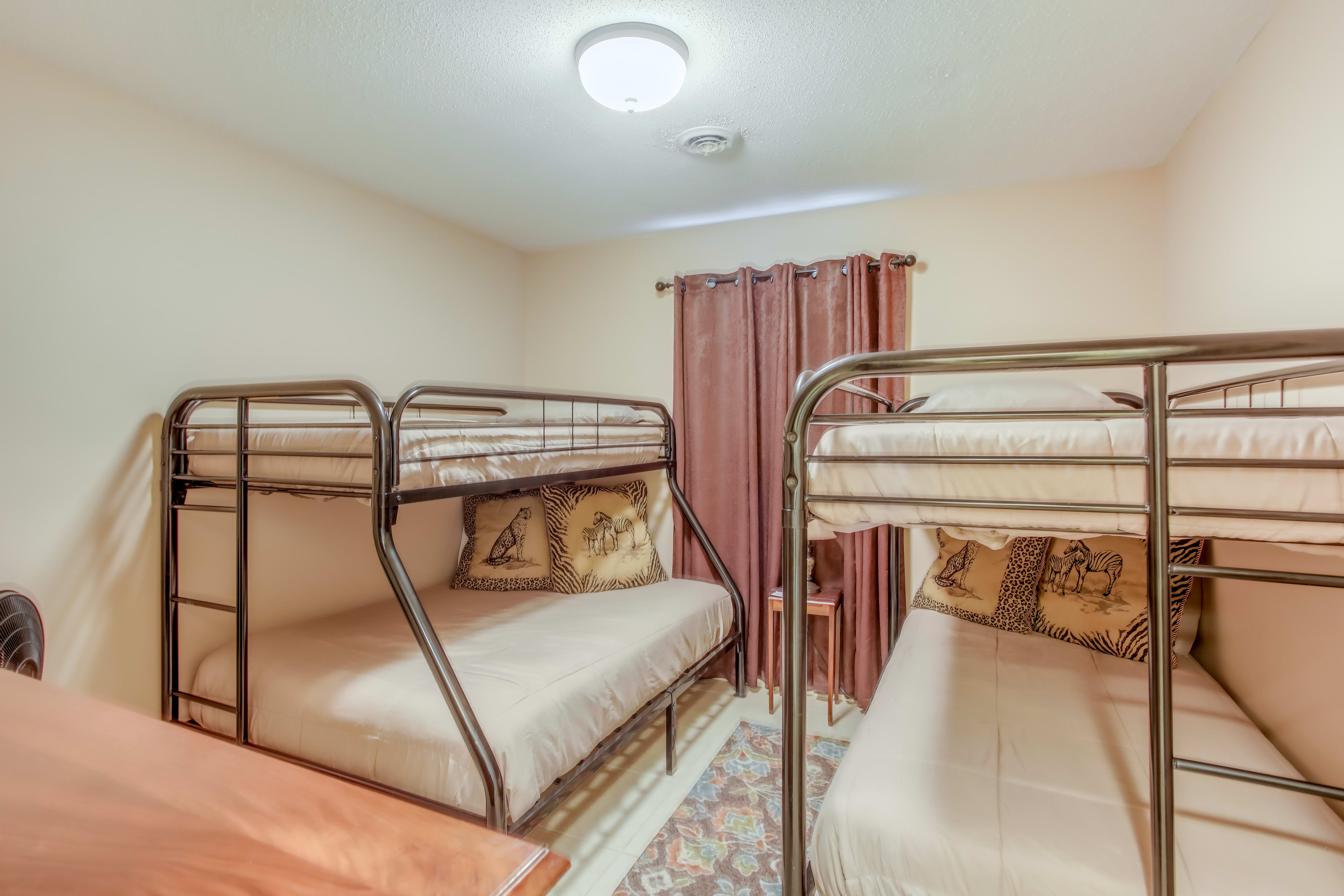 Bedroom 2 | Twin/Full Bunk Bed | Twin Bunk Bed