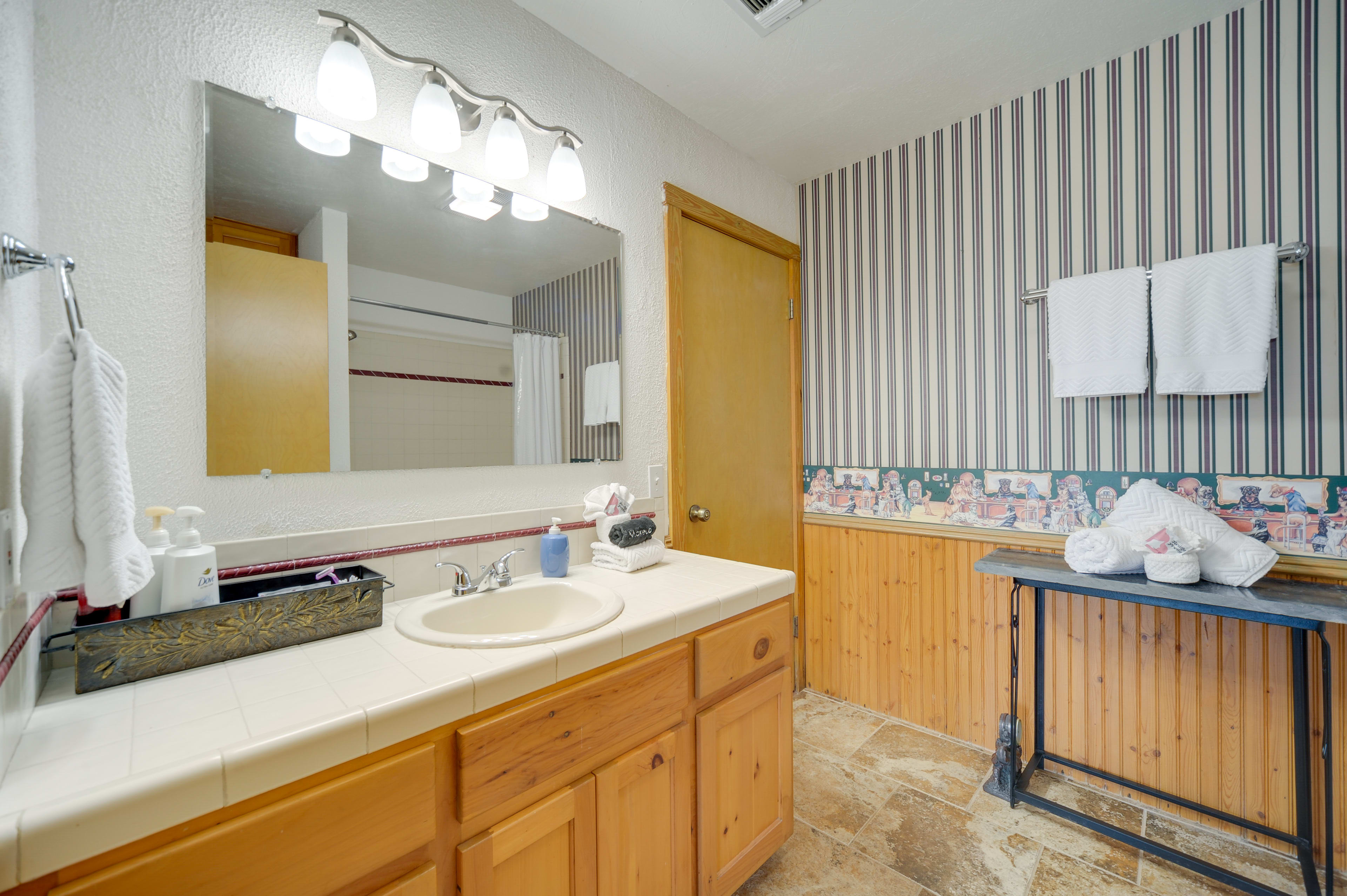 Full Bathroom | Shower/Tub Combo | Complimentary Toiletries | Towels Provided