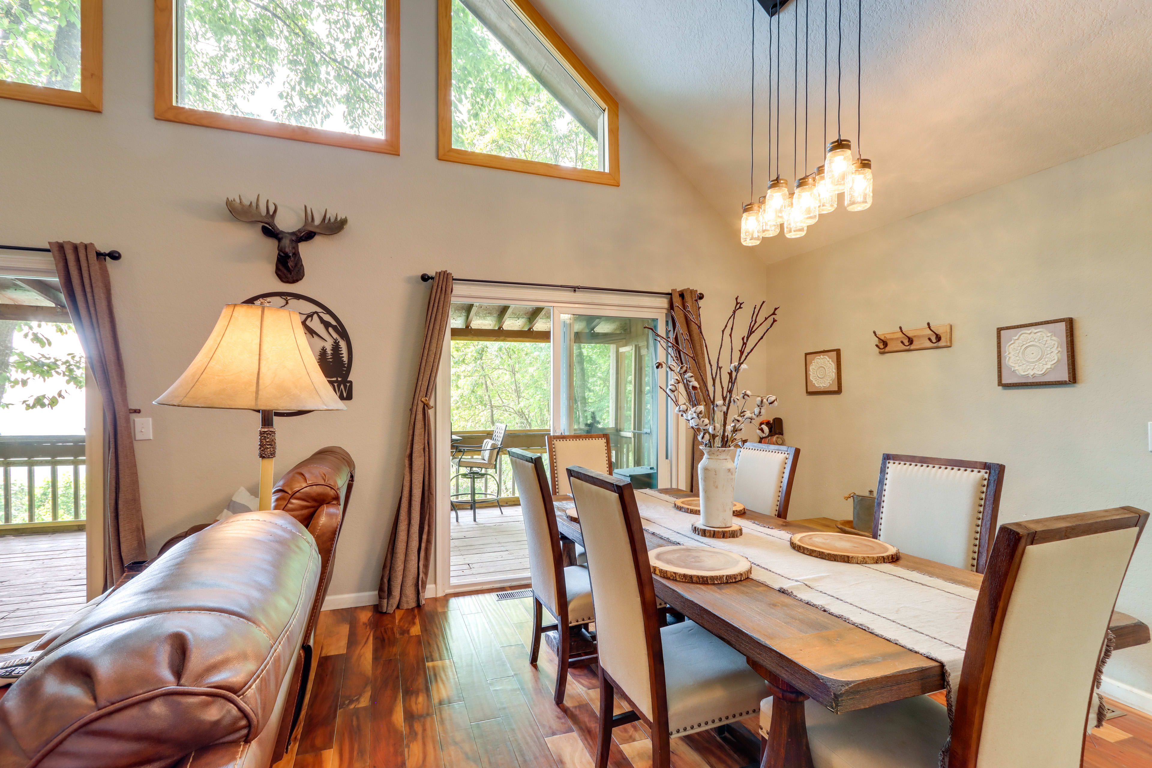 Dining Area | Dishware/Flatware