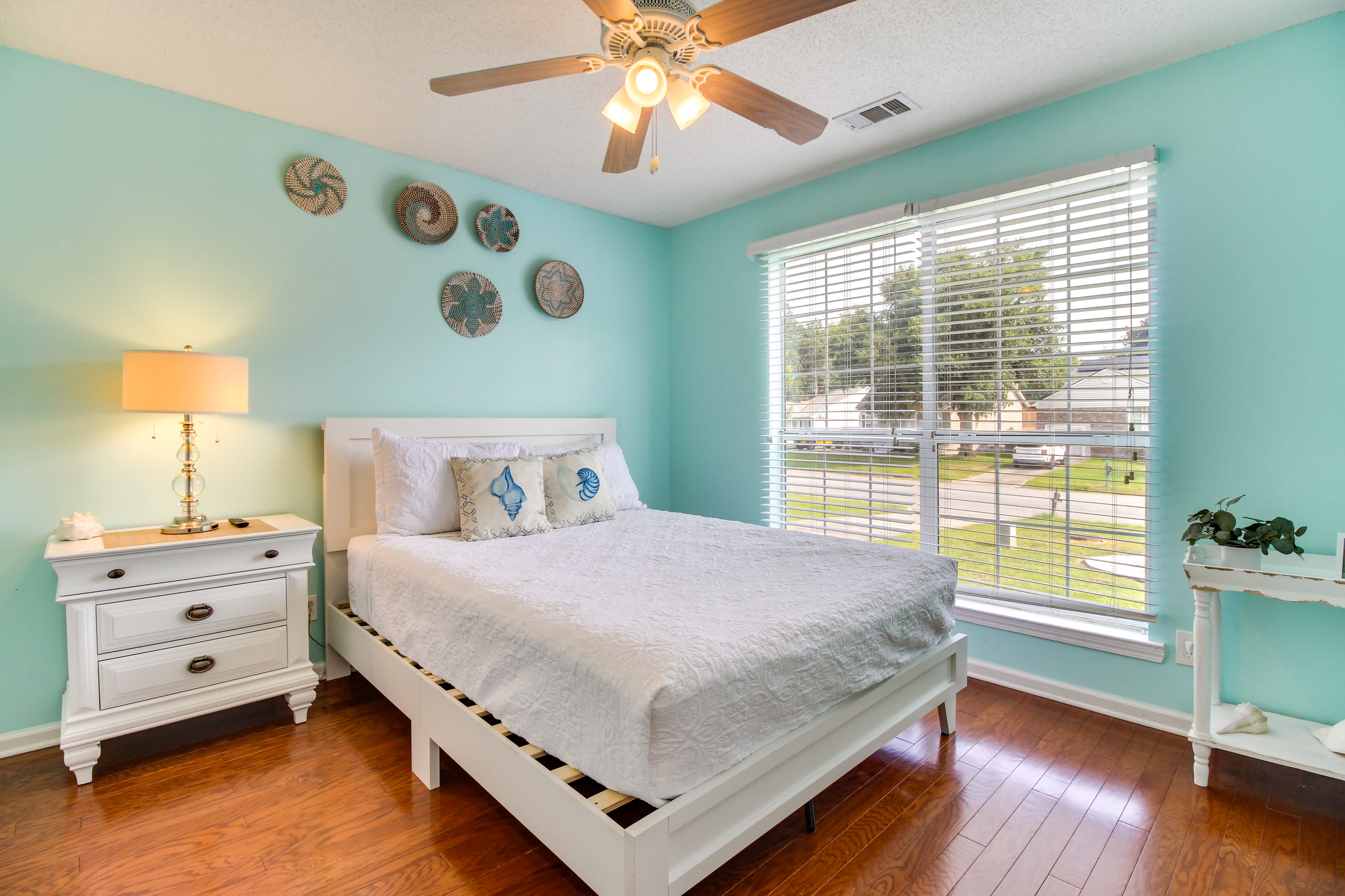 Bedroom 3 | Queen Bed | Smart TV