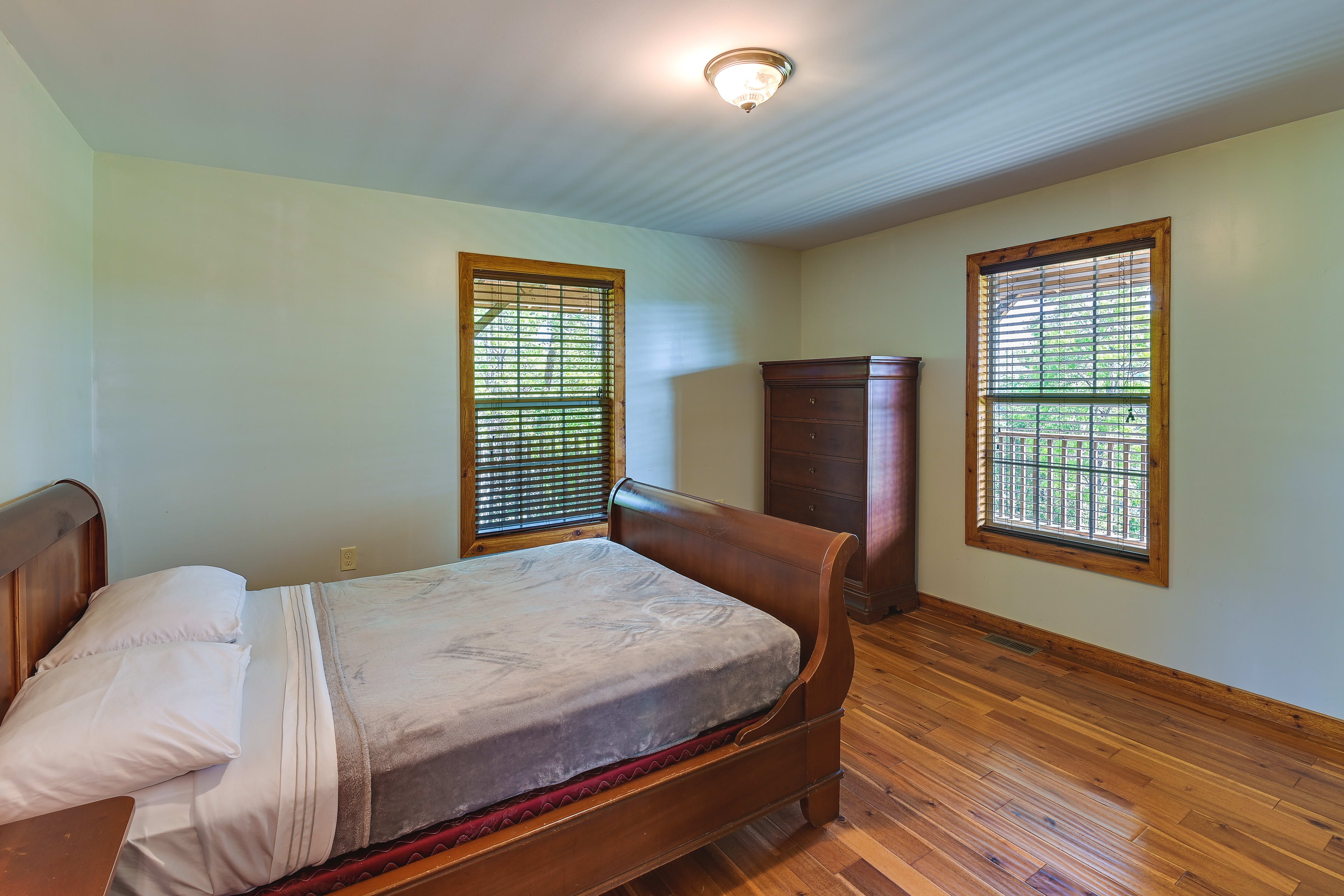 Bedroom 1 | 1st Floor | Queen Bed | En-Suite Bathroom | Linens Provided