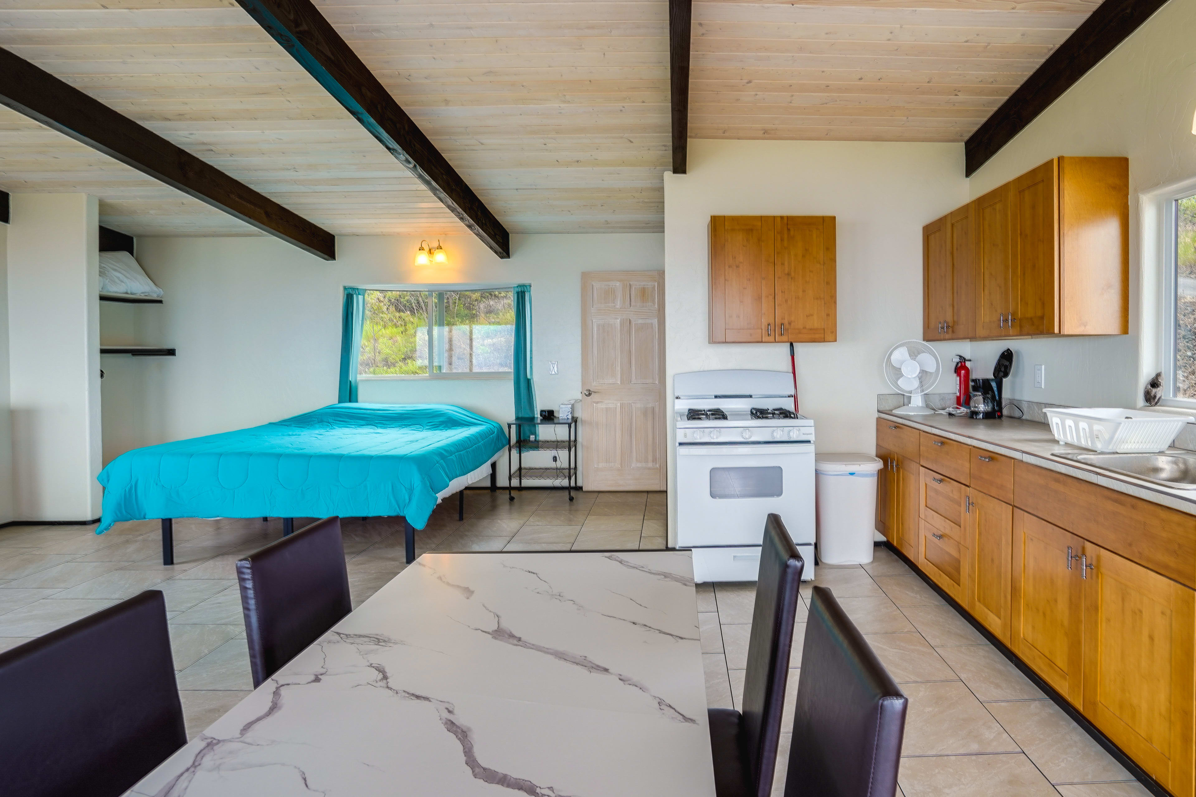 Dining Area | Dishware & Flatware Provided