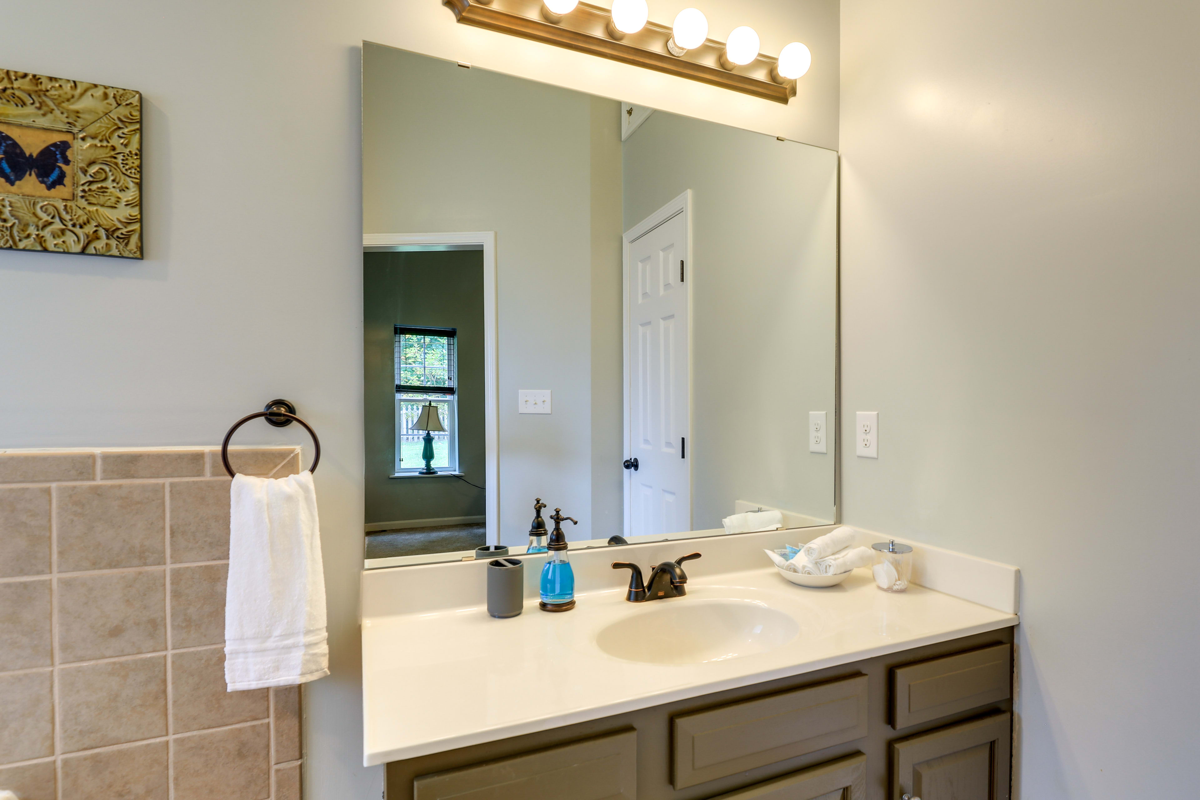 Full Bathroom | Towels & Linens Provided