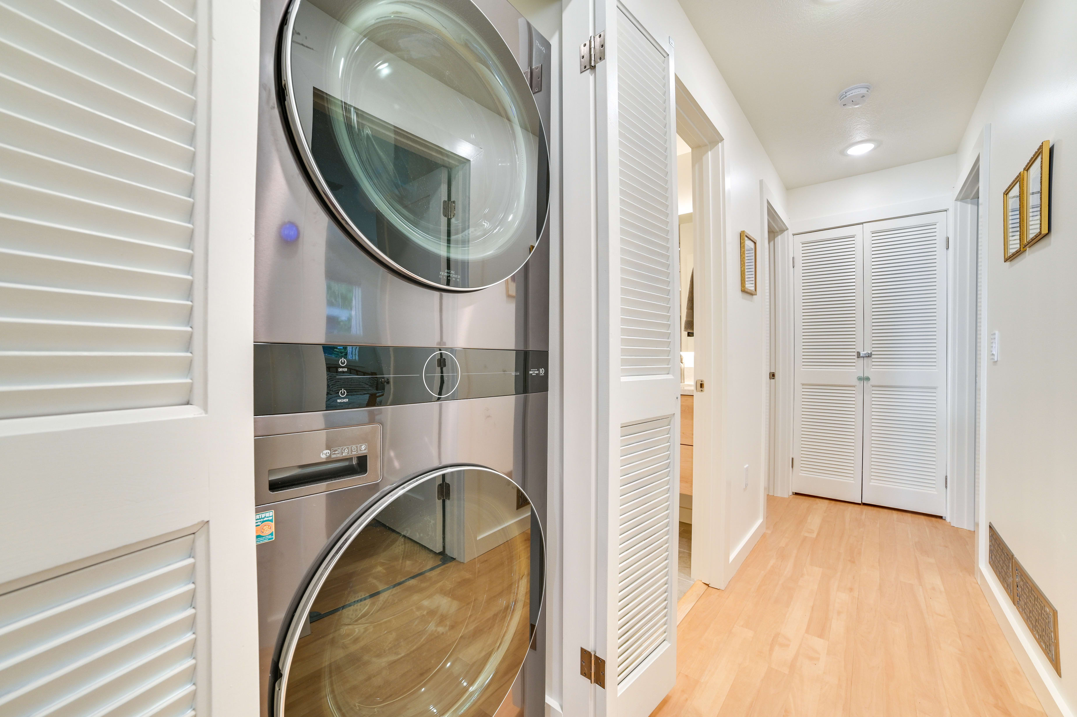 Washer & Dryer | Linens Provided