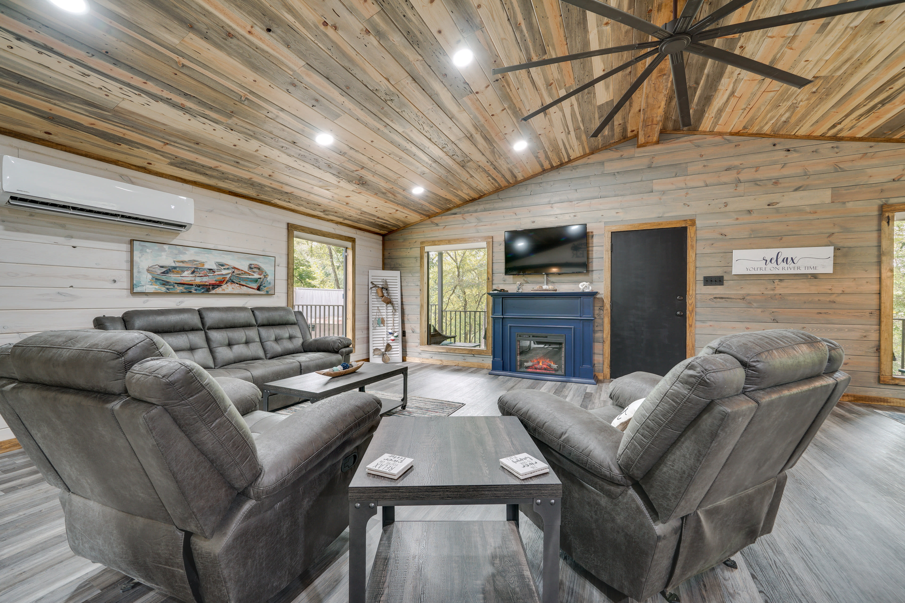 Living Room | Main Floor | Smart TV | Fireplace