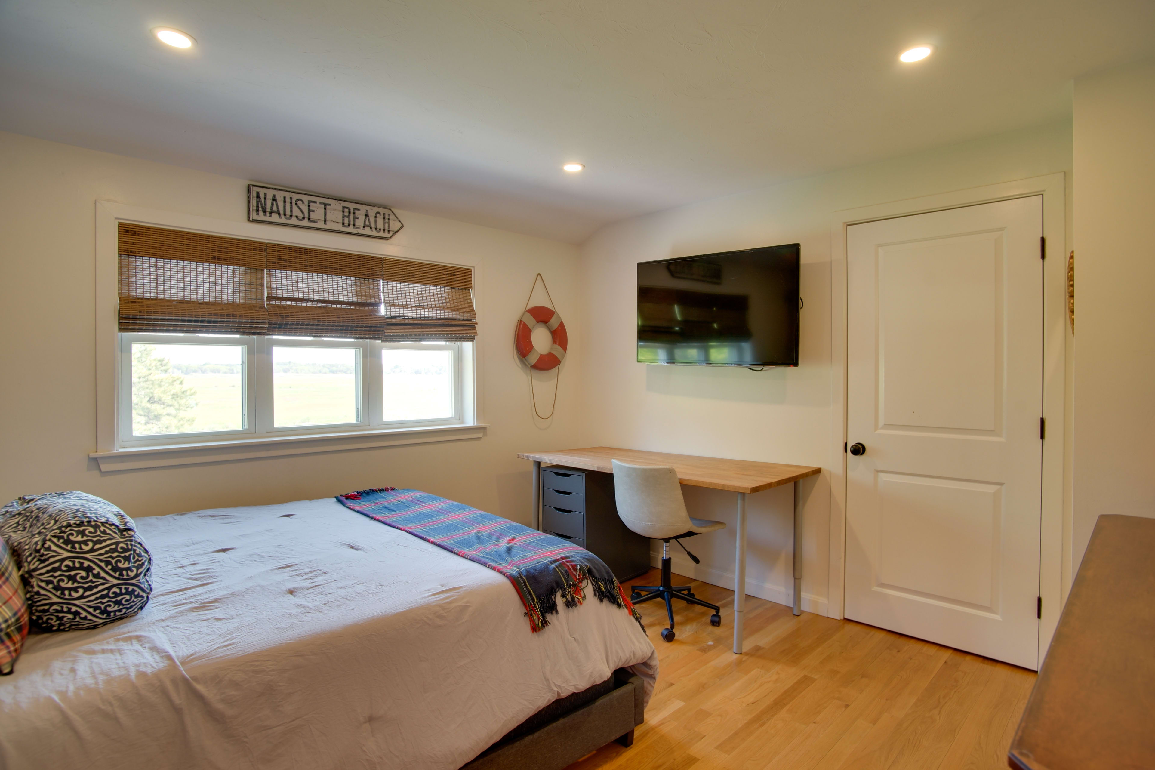Bedroom 2 | 2nd Floor | Queen Bed | Smart TV | Laptop-Friendly Workspace