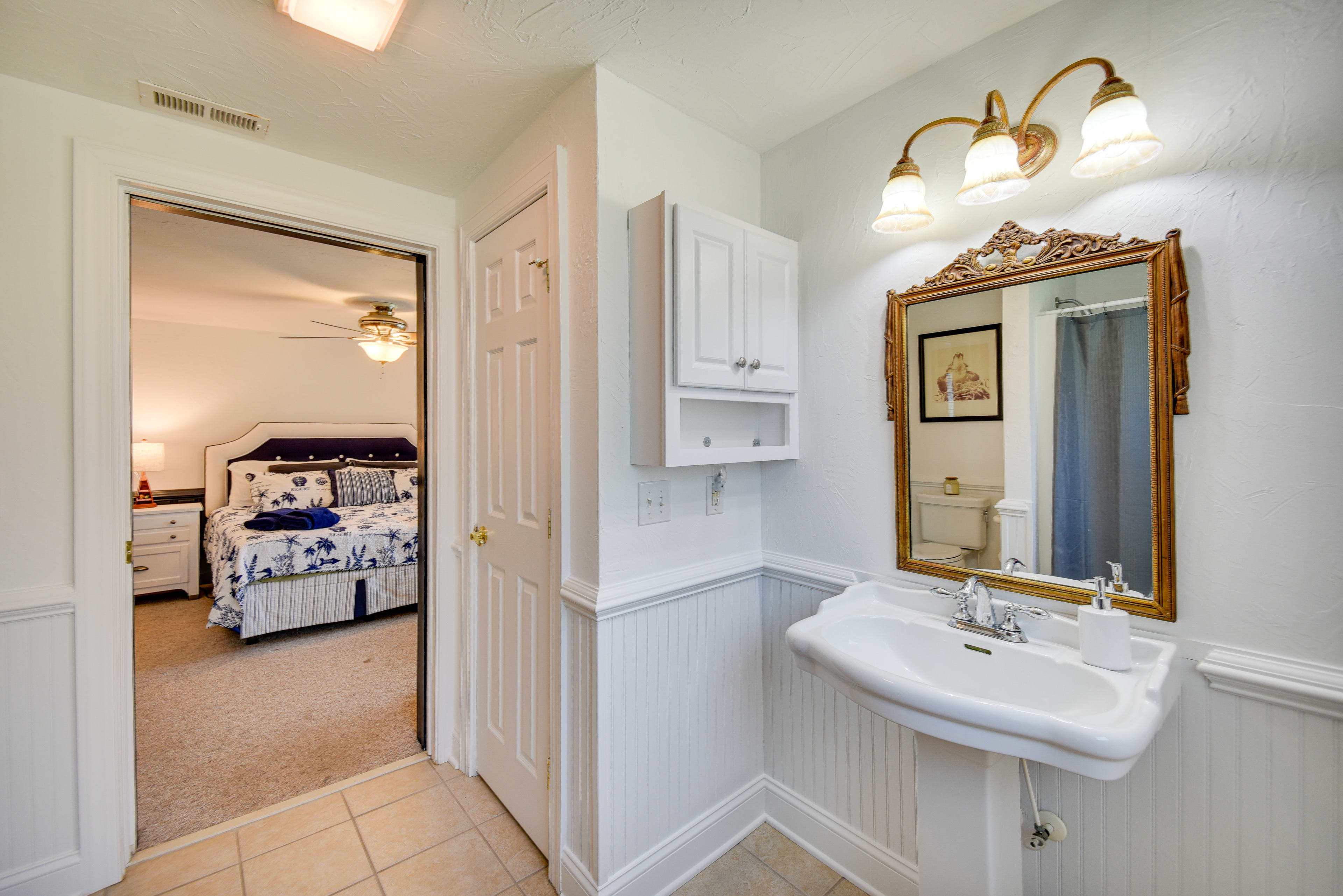 En-Suite Bathroom | Towels Provided | Complimentary Toiletries