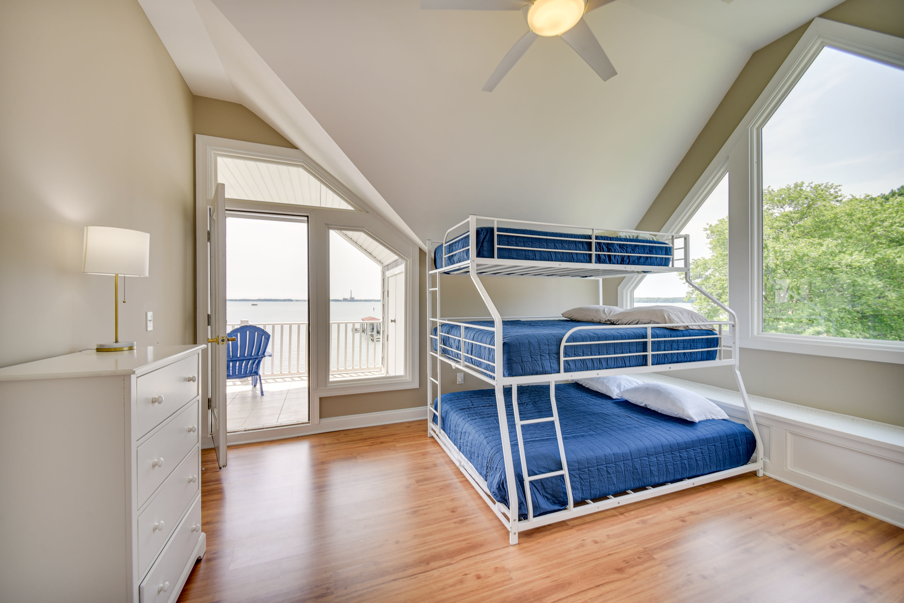 Bedroom 4 | Twin/Full/Queen Triple Bunk Bed