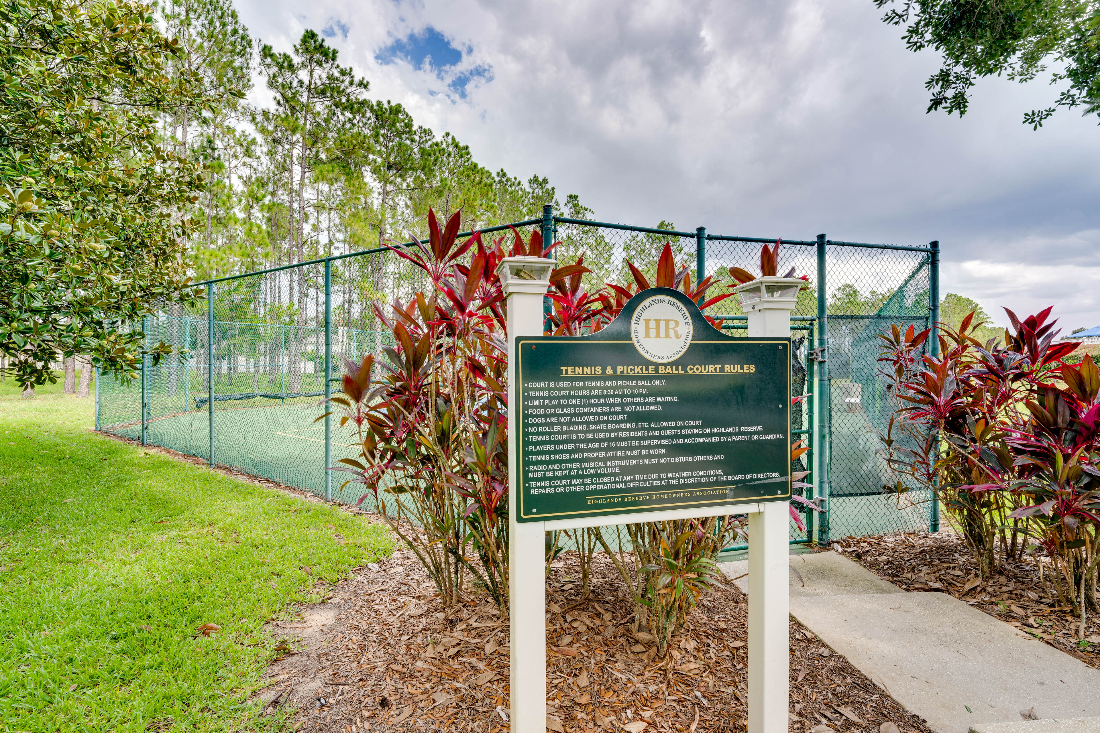 Community Tennis & Pickleball Court