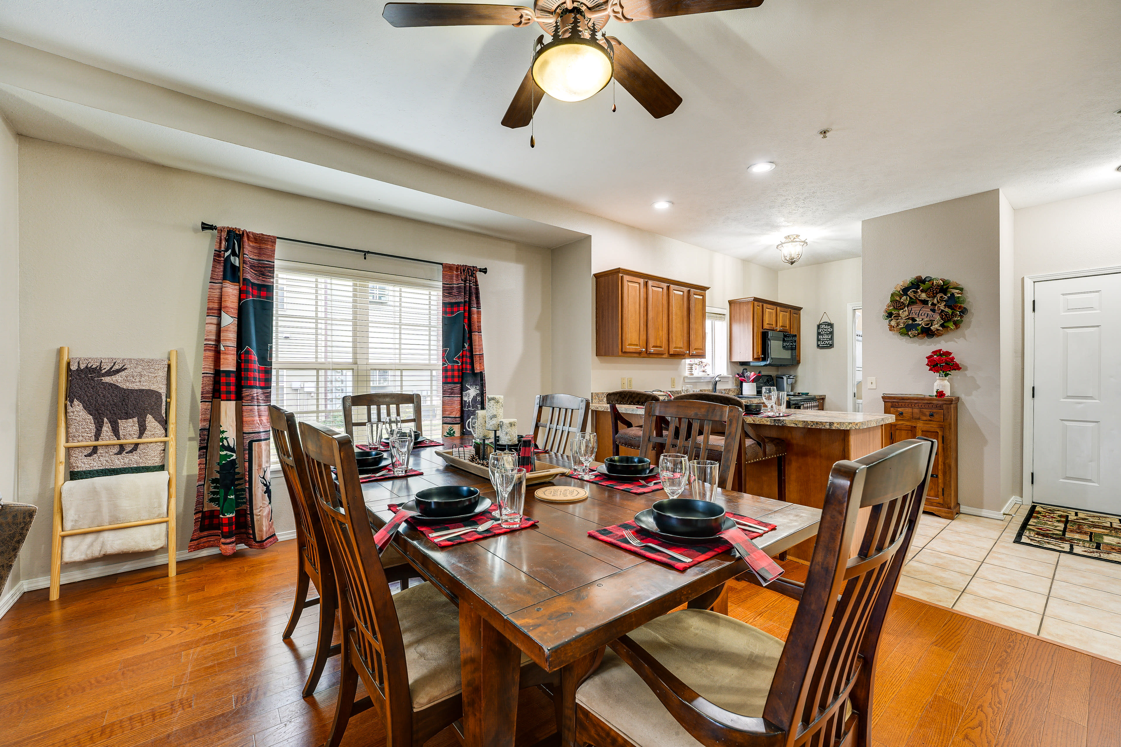 Dining Area | Dishware/Flatware Provided