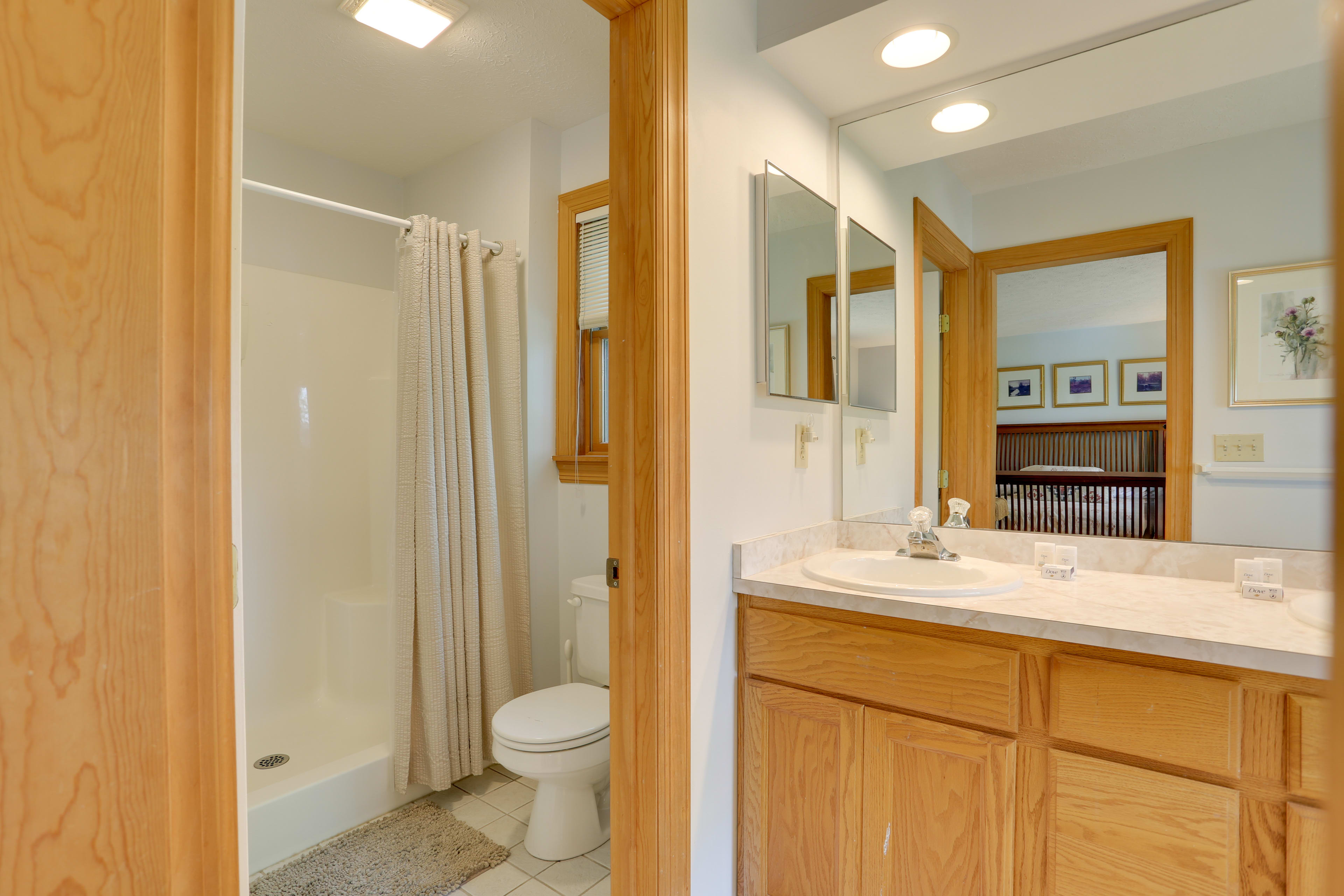 En-Suite Bathroom | Linens & Towels | Bathtub | Walk-In Shower