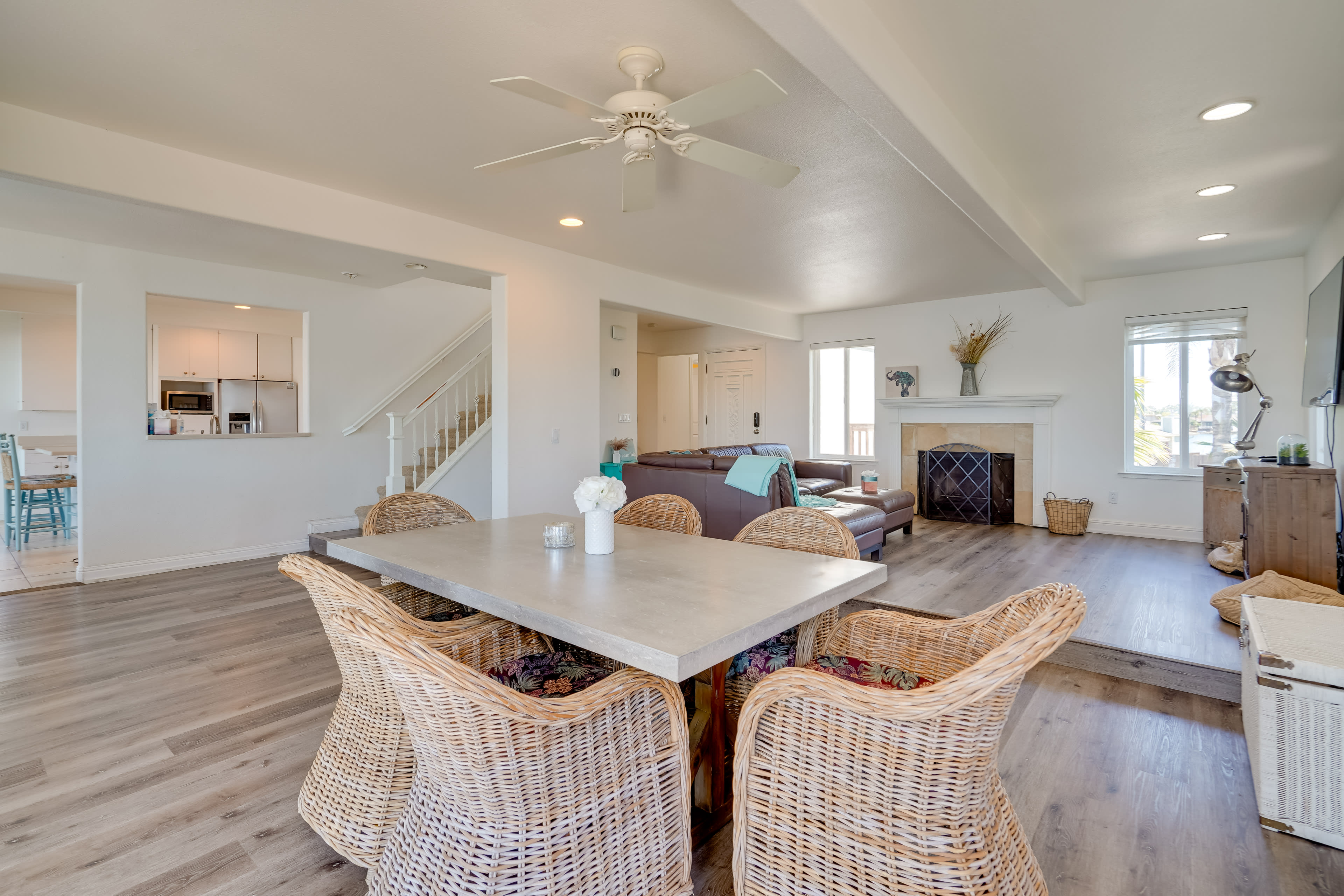 Dining Area | Dishware & Flatware Provided