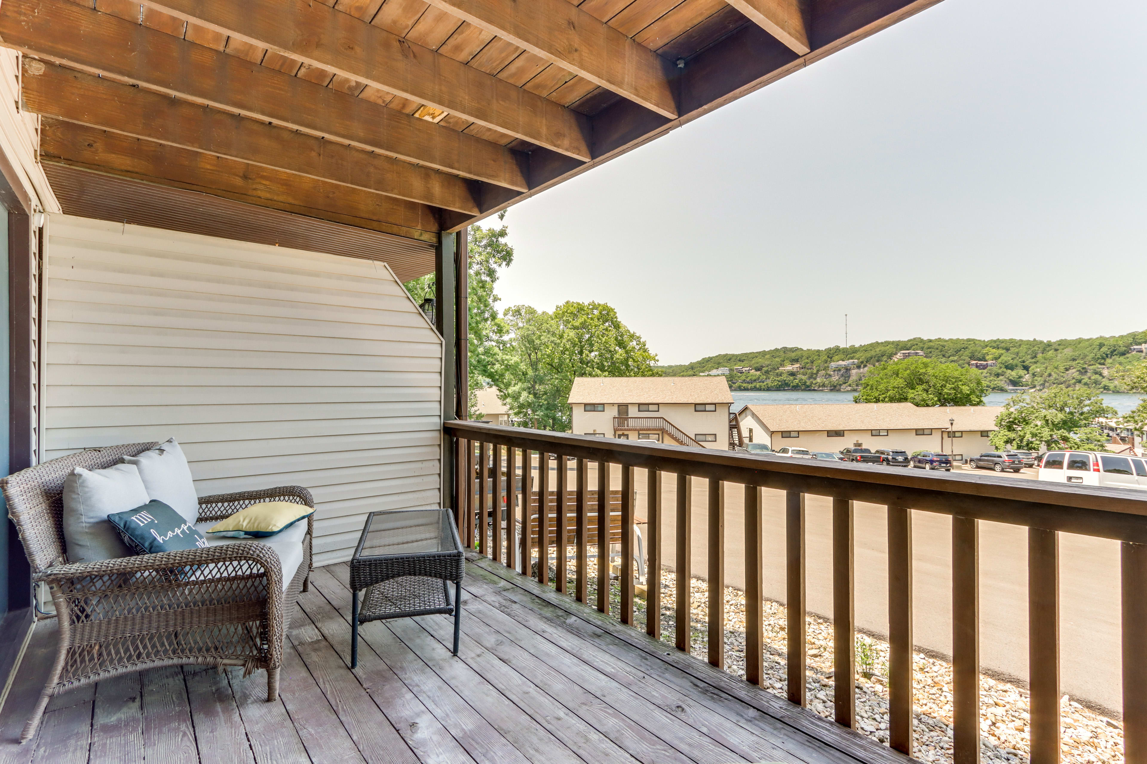 Private Balcony | Lake View