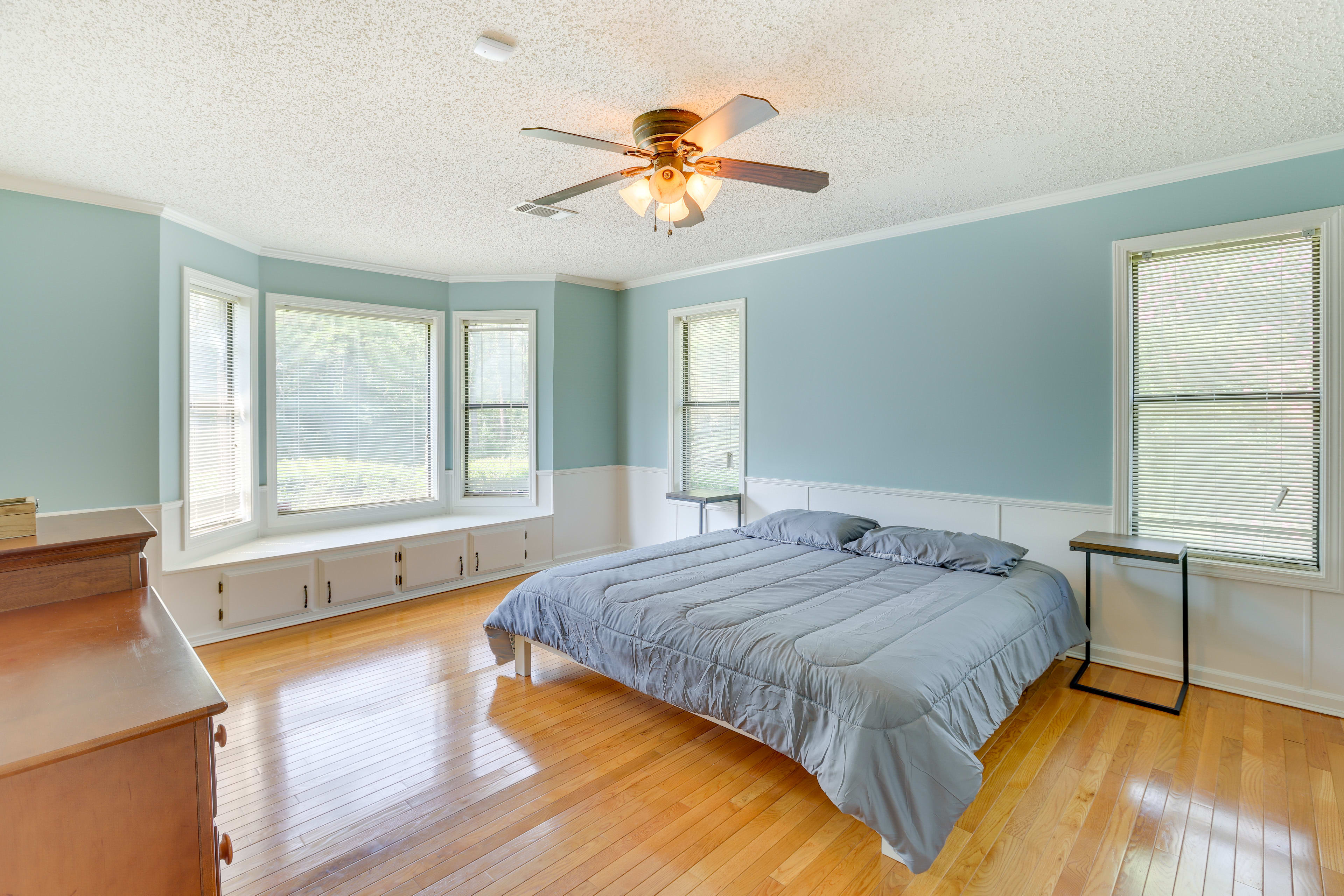 Bedroom Suite | King Bed | Linens Provided