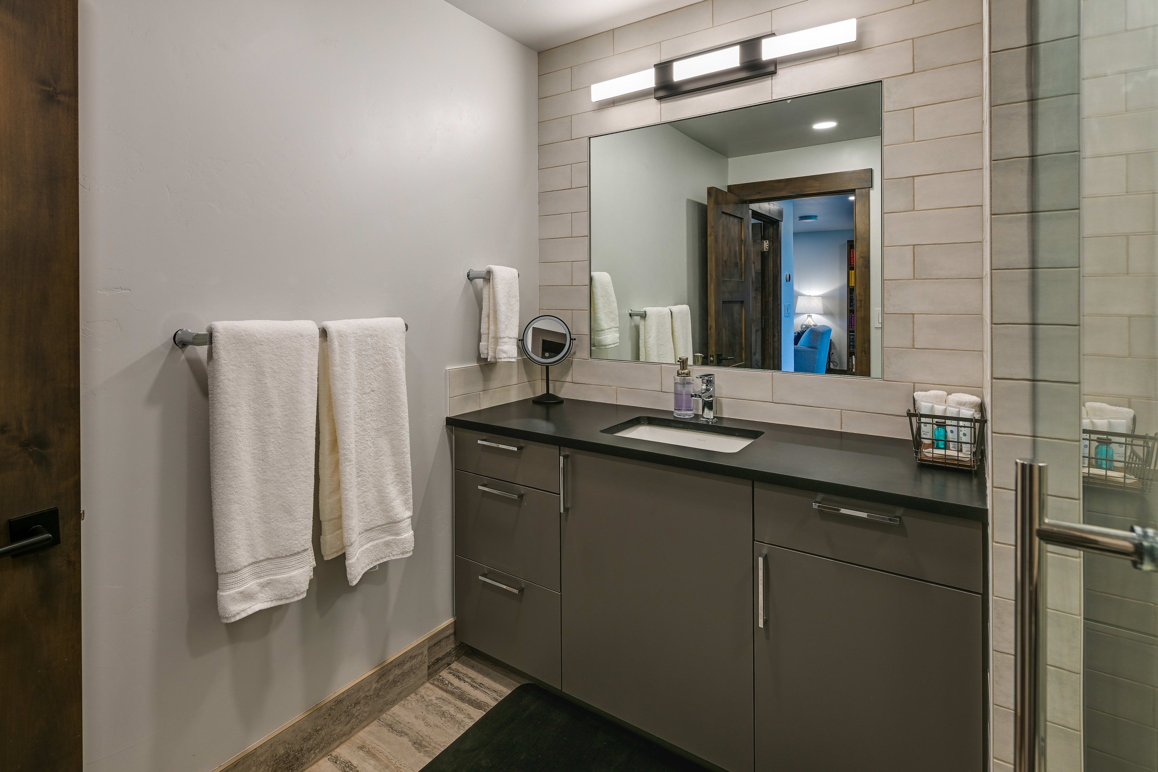 Full Bathroom | Towels Provided | Complimentary Toiletries | Hair Dryer