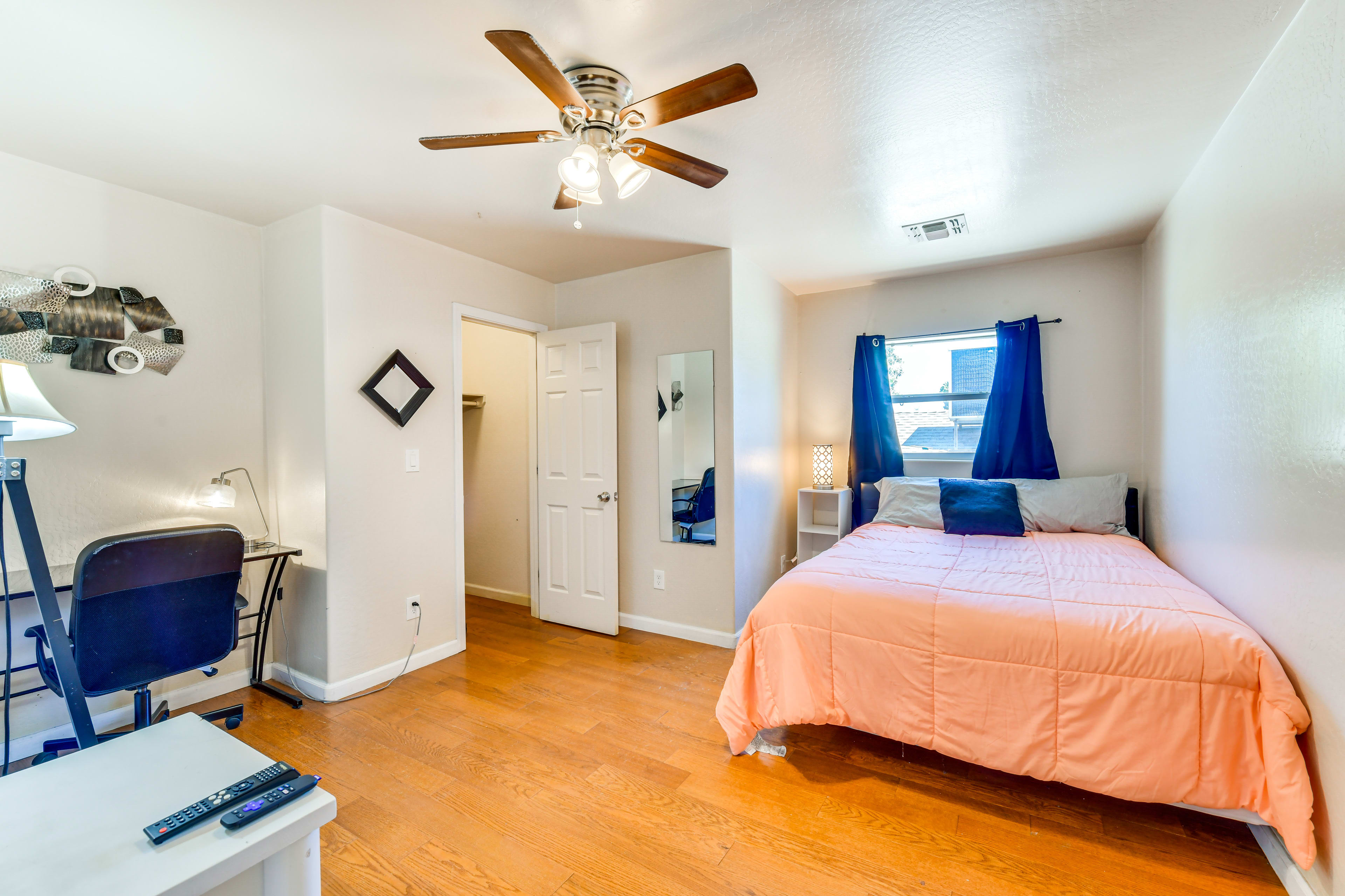 Bedroom 2 | Queen Bed | Desk | Smart TV