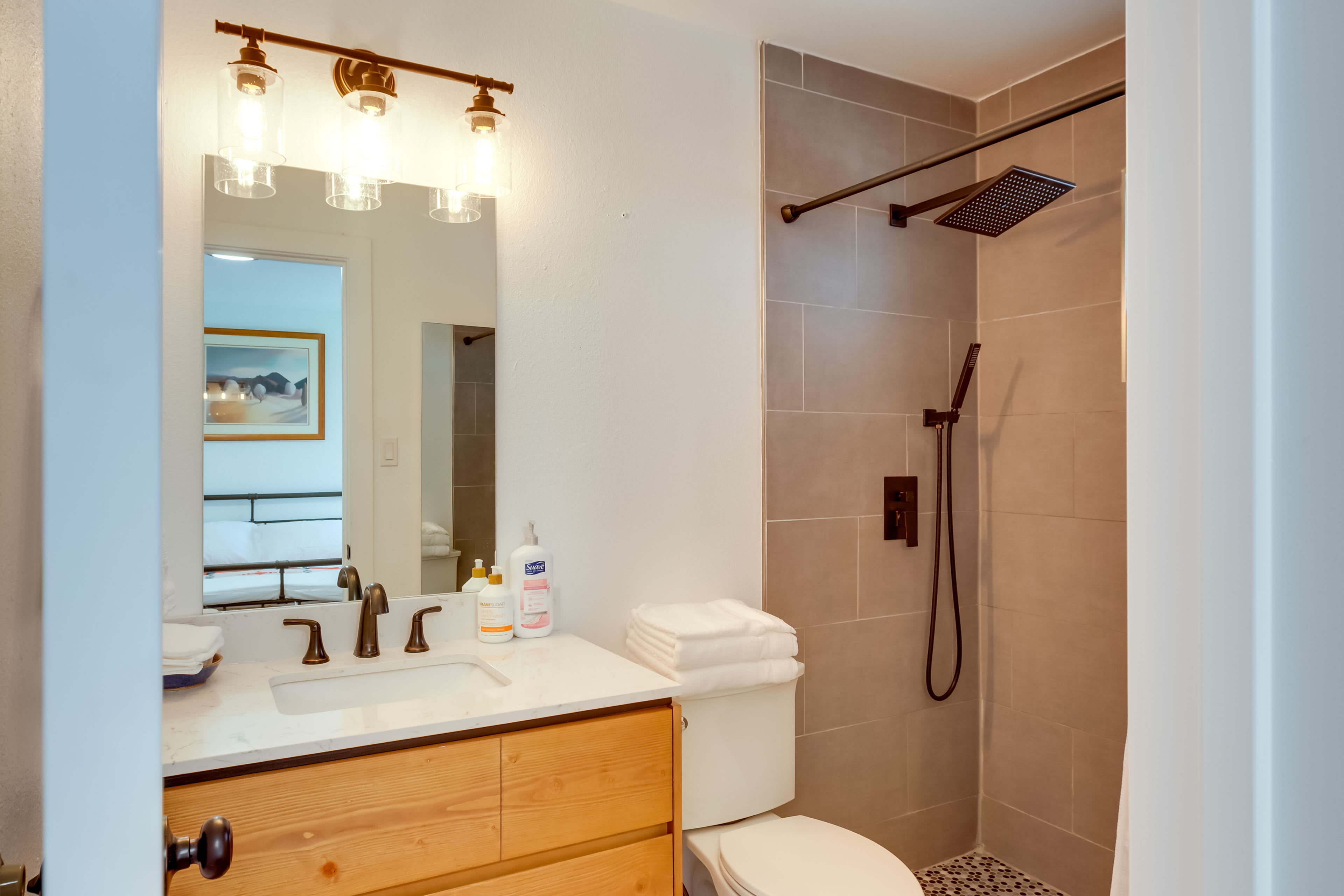 En-Suite Bathroom | Towels Provided | Complimentary Toiletries