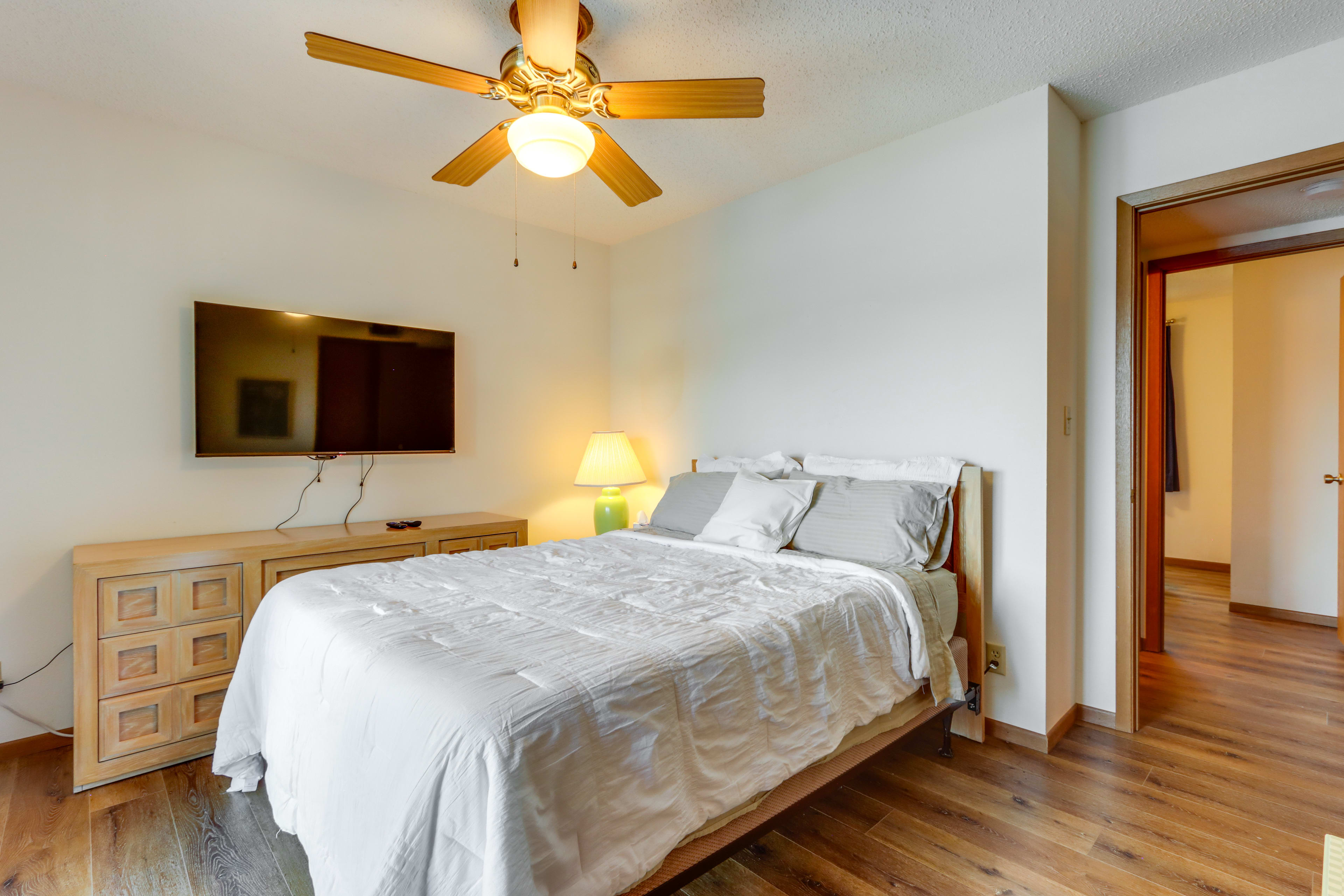 Bedroom 1 | Queen Bed | Access to Balcony | Central Air Conditioning/Heat