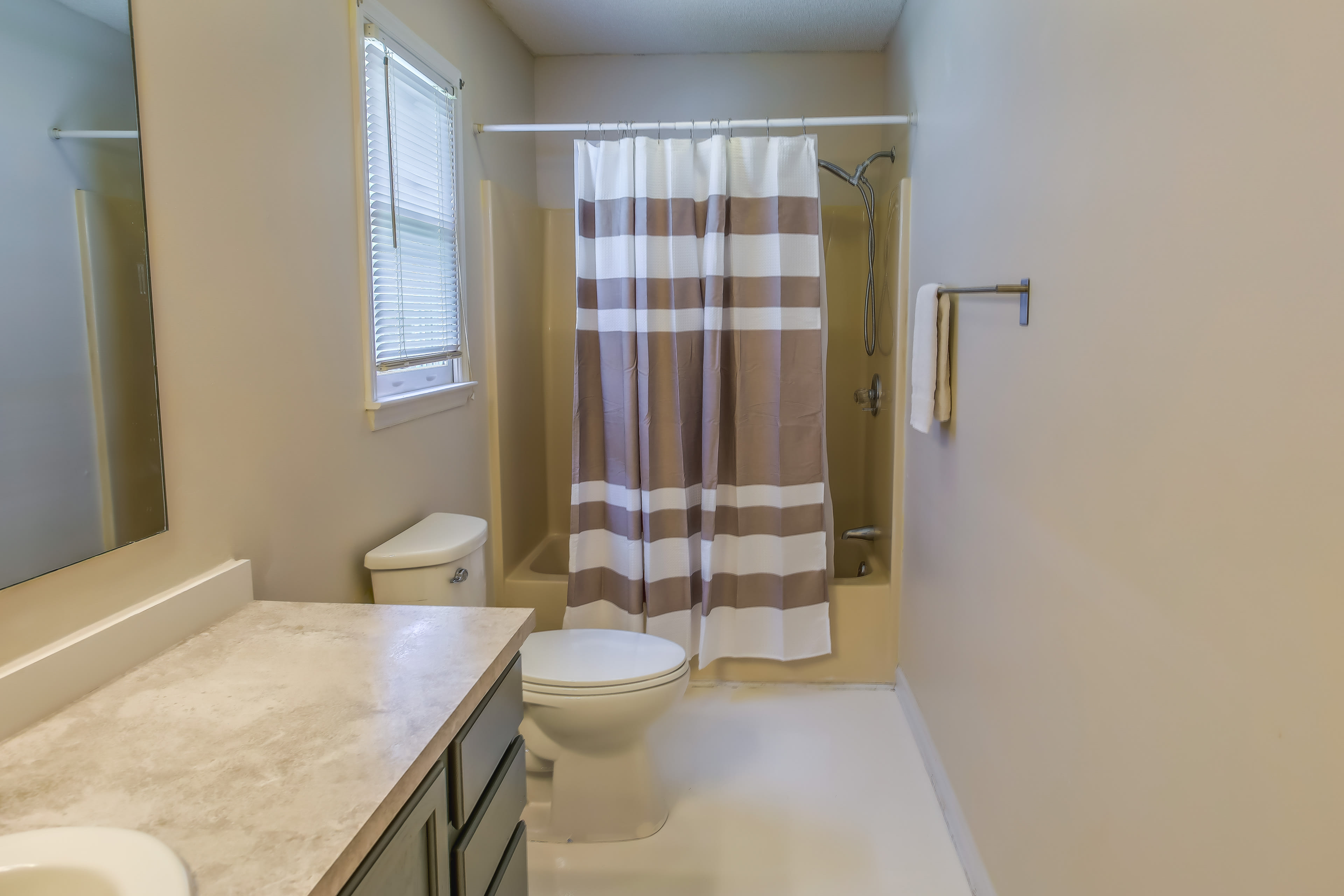 En-Suite Bathroom | Towels Provided | Complimentary Toiletries