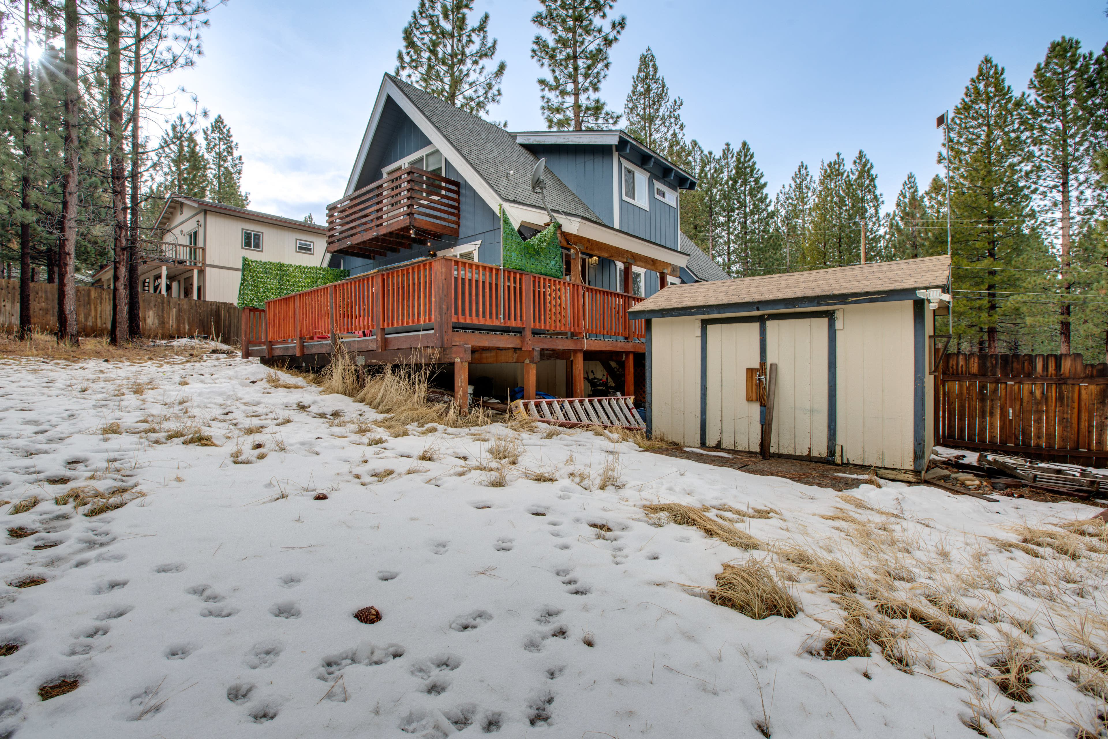 Fenced Yard | Gas Fire Pit