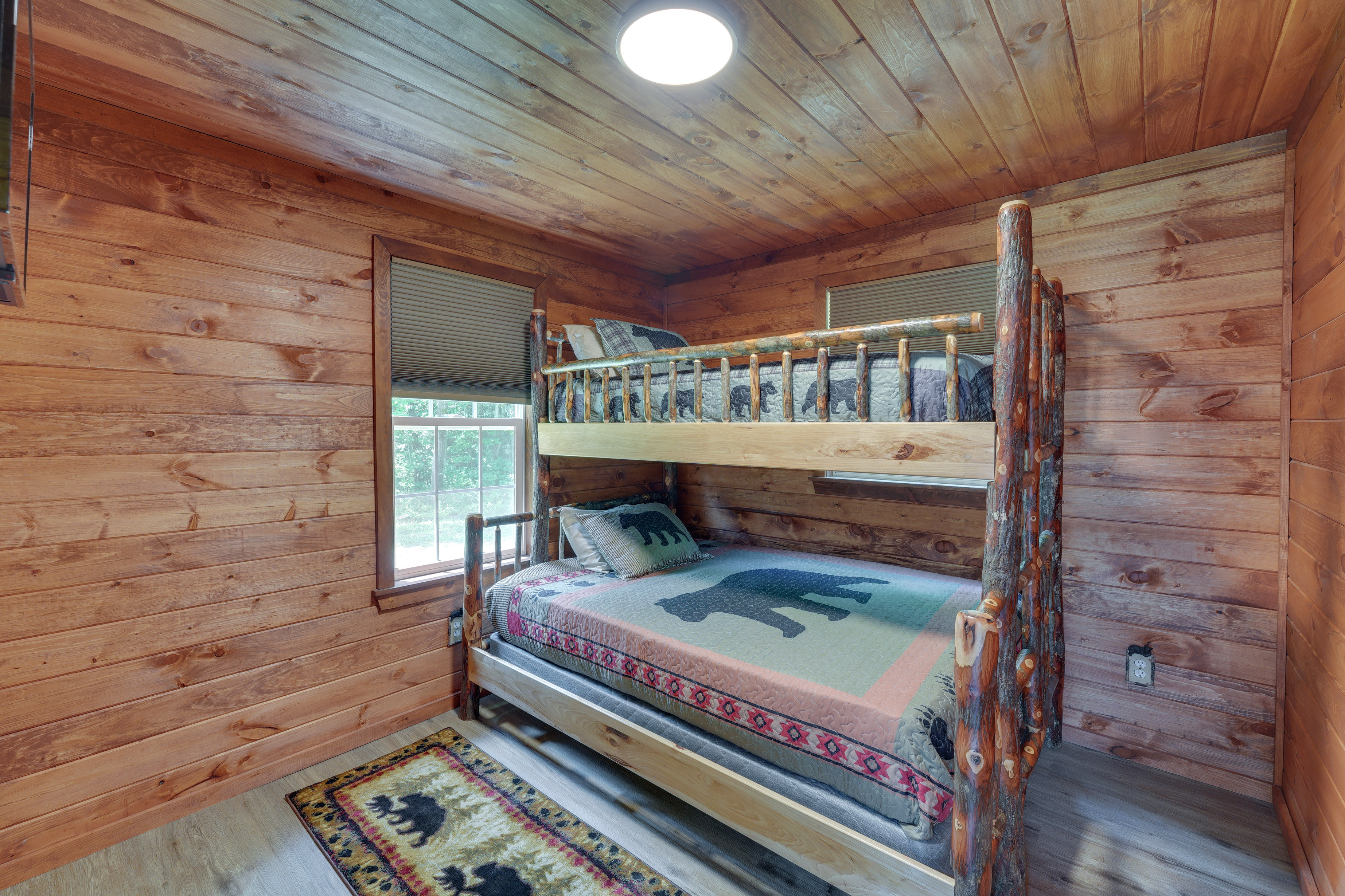 Bedroom 2 | Twin/Full Bunk Bed