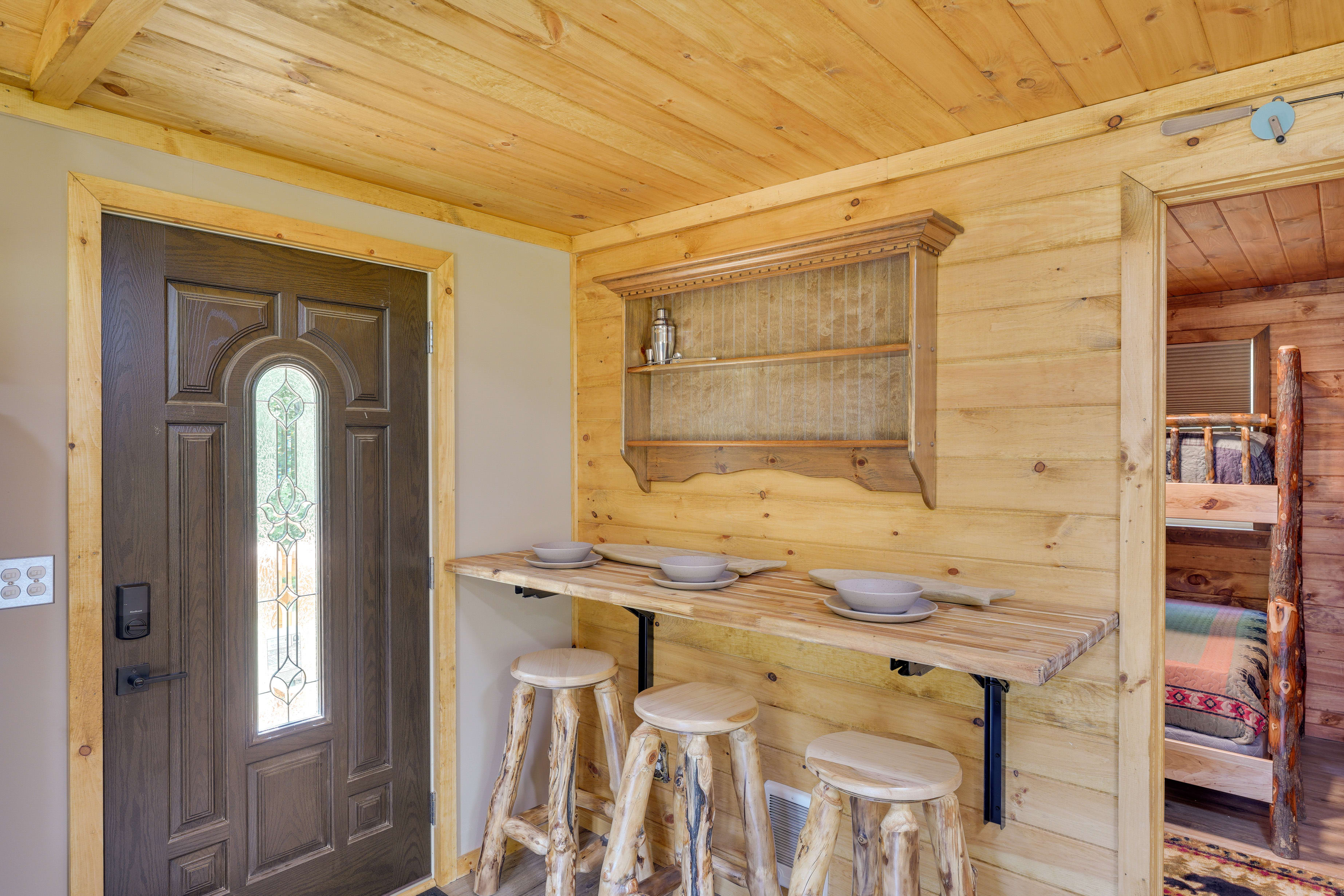 Dining Area | Dishware/Flatware Provided