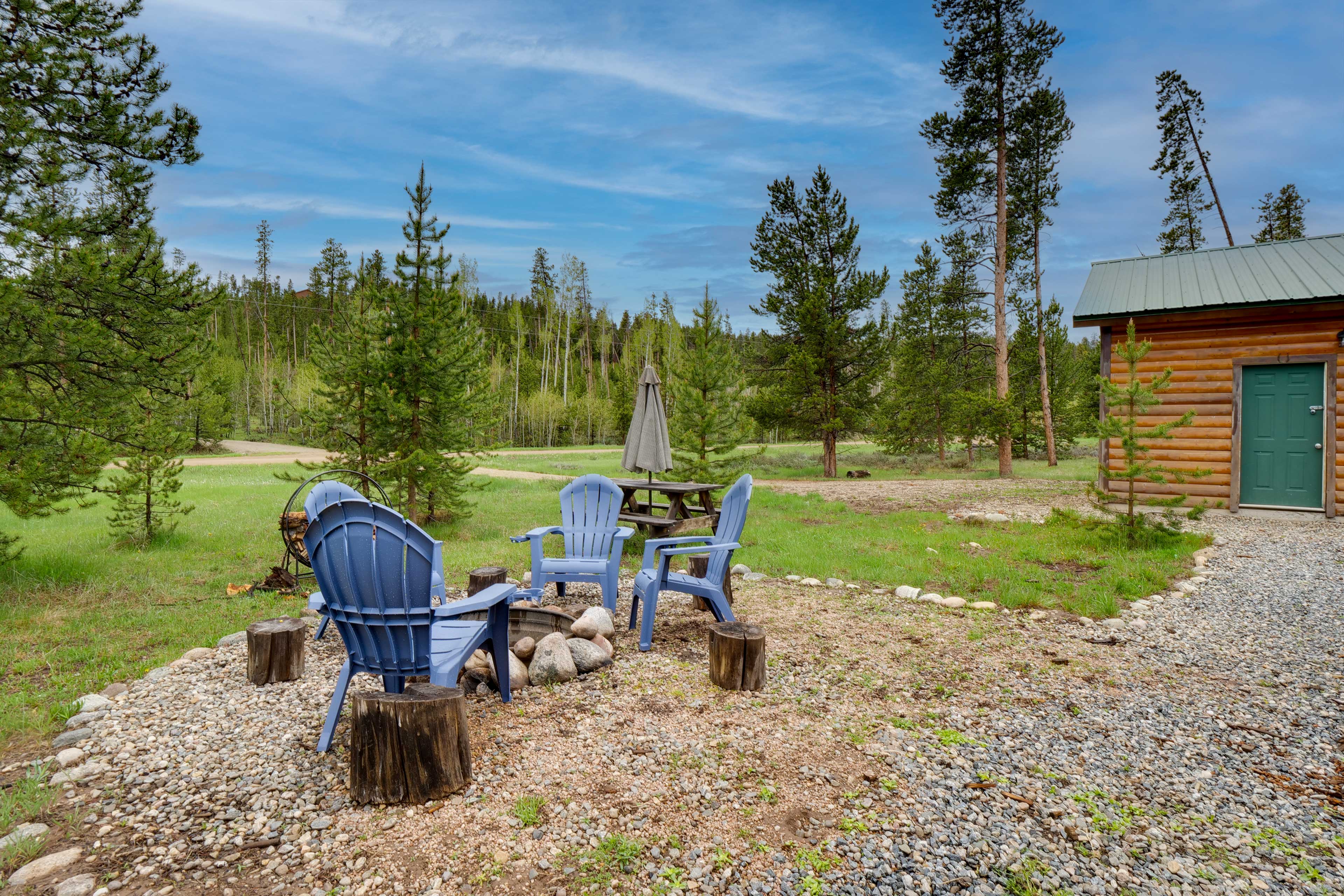 Backyard | Fire Pit (Wood Provided)