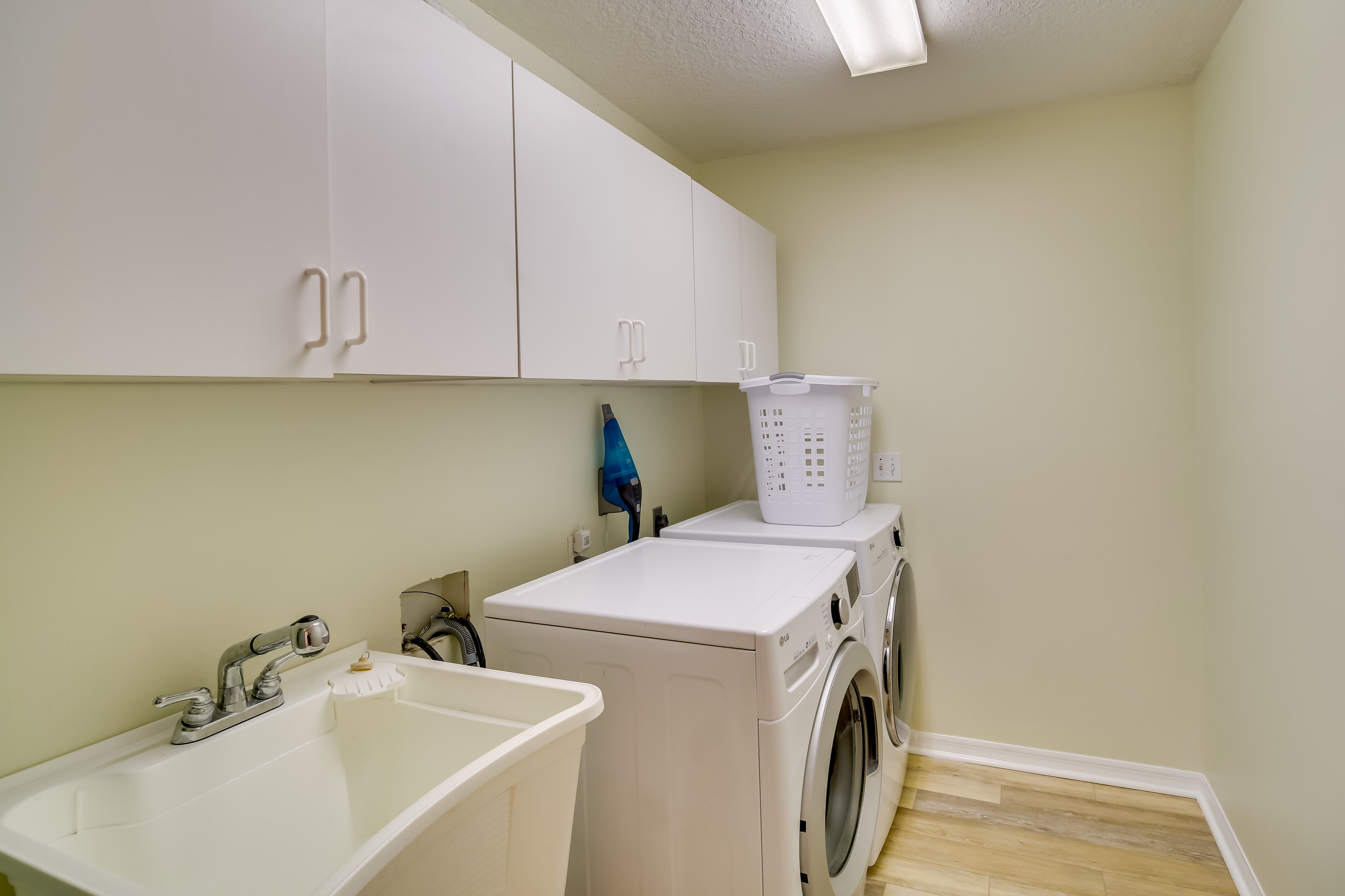 Laundry Area | Washer/Dryer | Hangers | Iron/Board | Trash Bags/Paper Towels