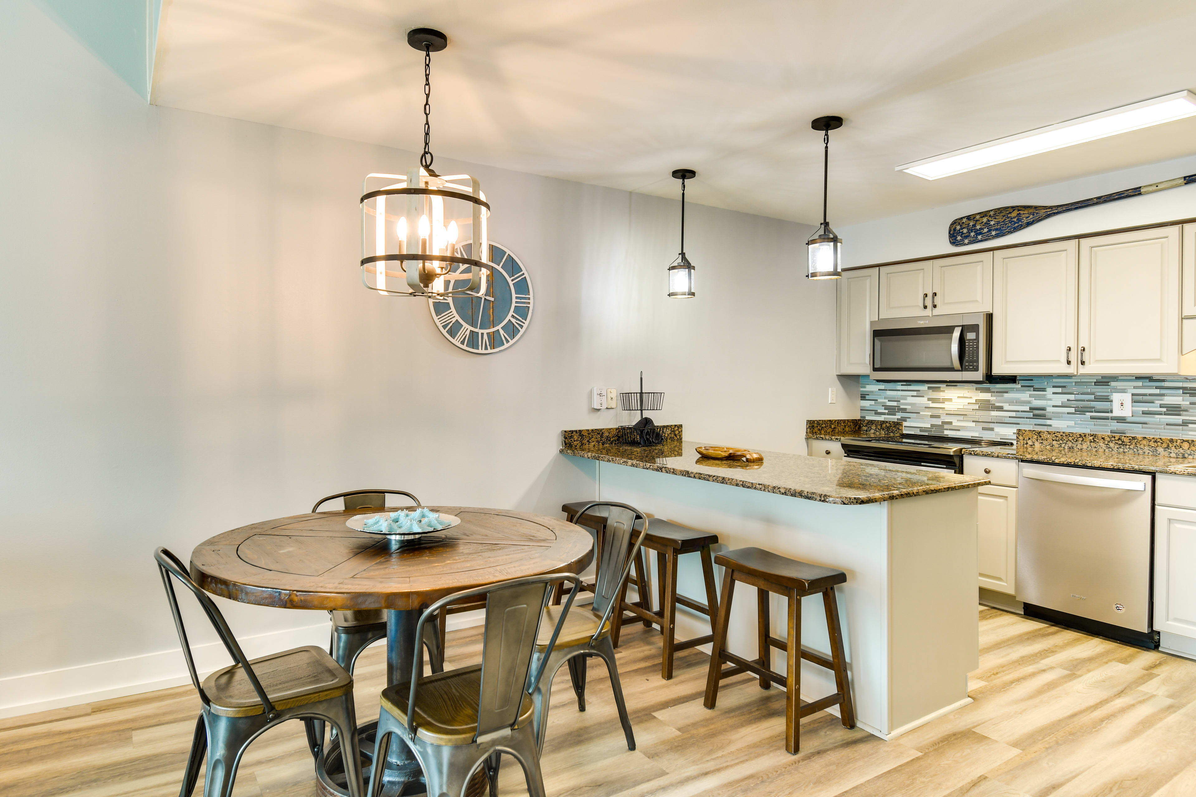 Kitchen & Dining Area