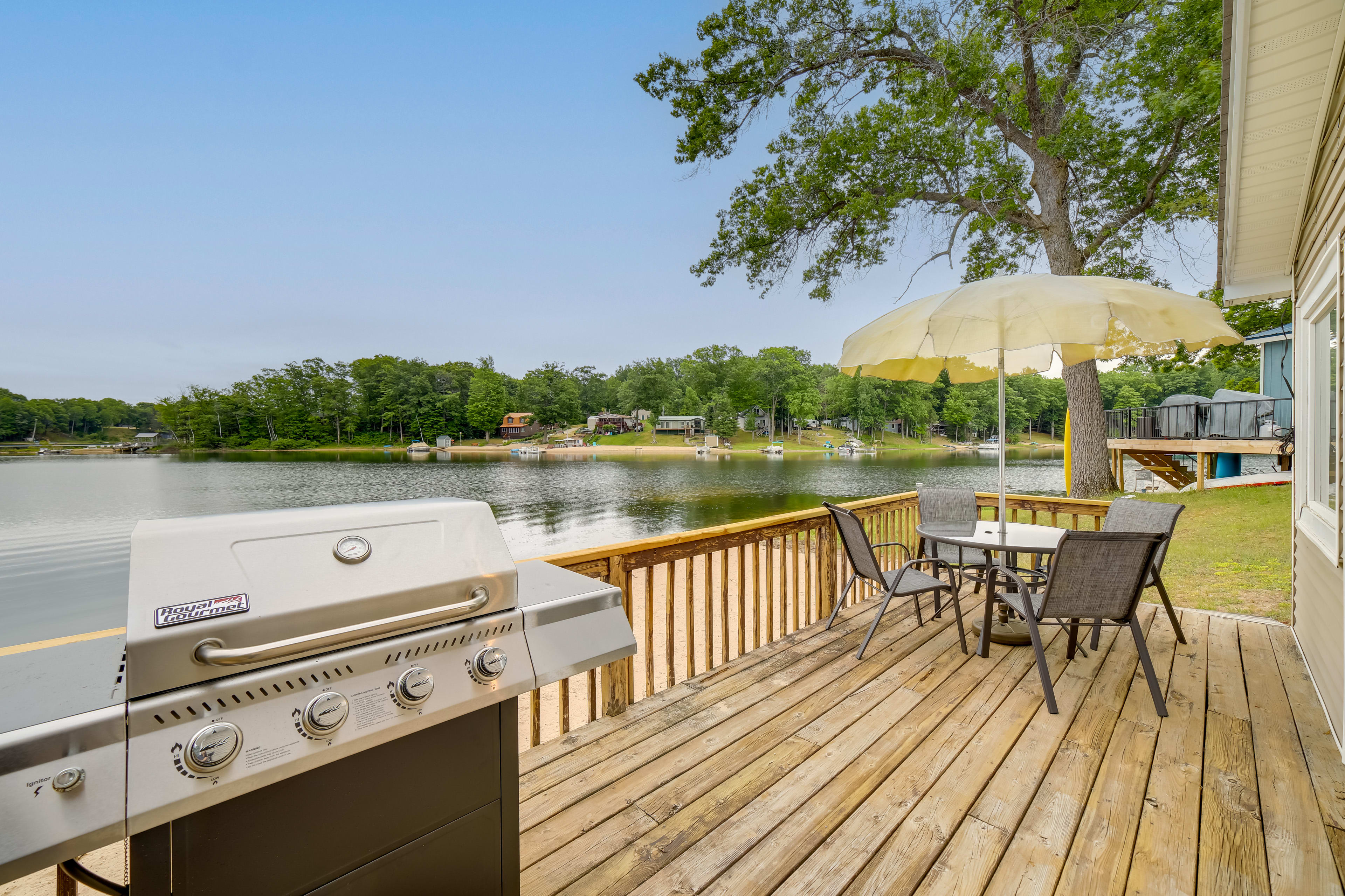 Deck | Gas Grill | Outdoor Seating