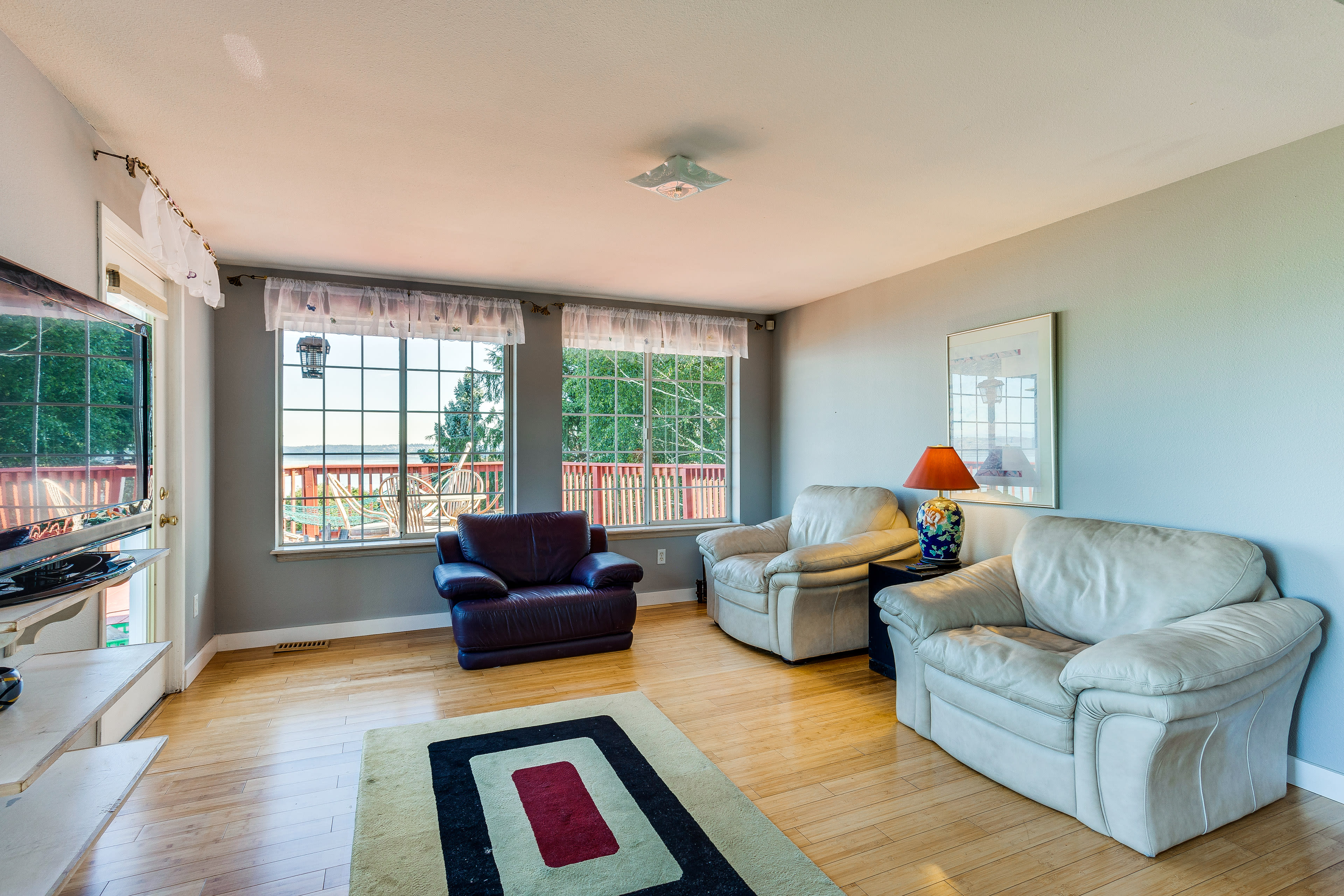 Family Room | Jetted Tub