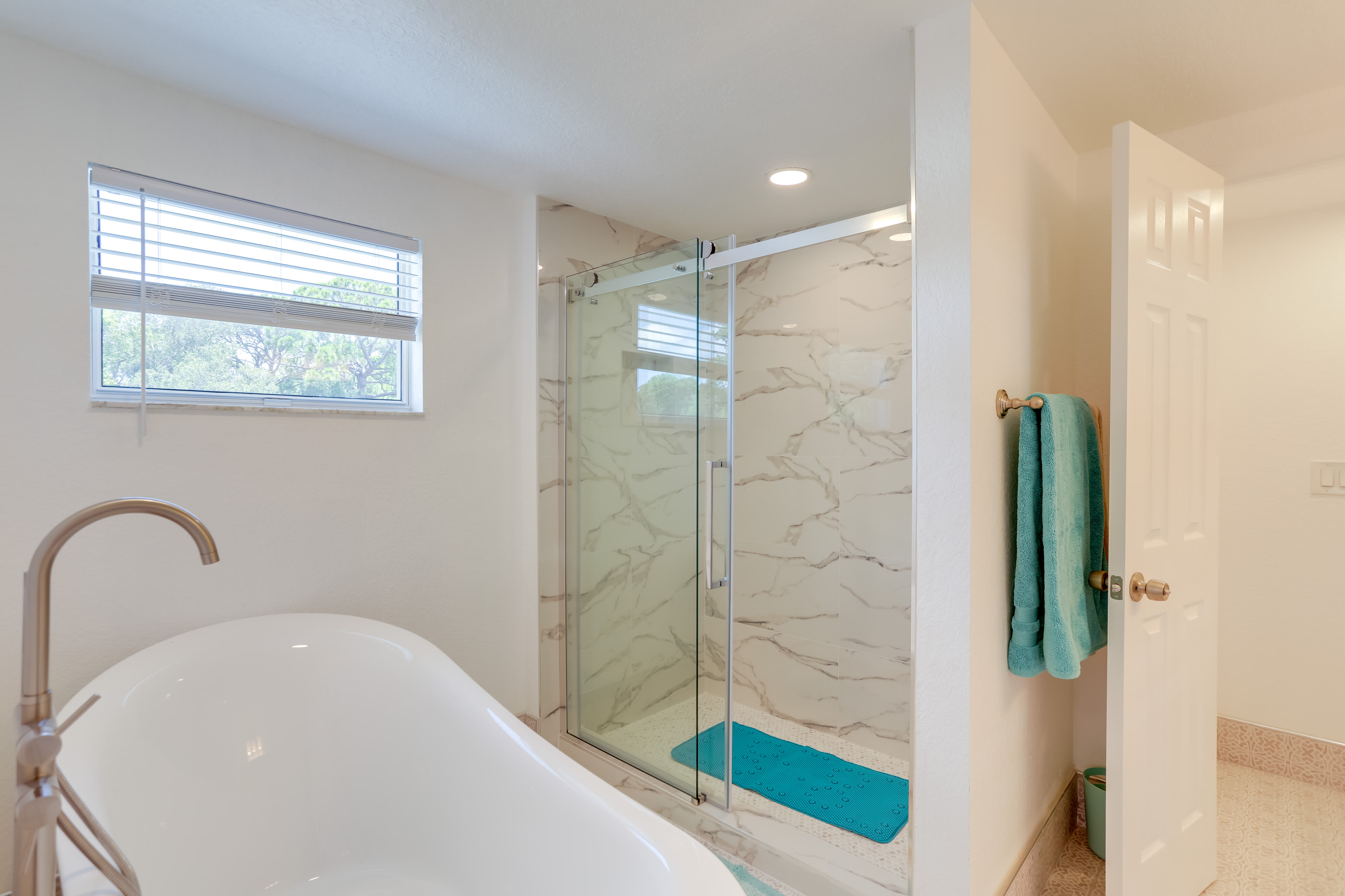 En-Suite Bathroom | Complimentary Toiletries | Soaking Tub