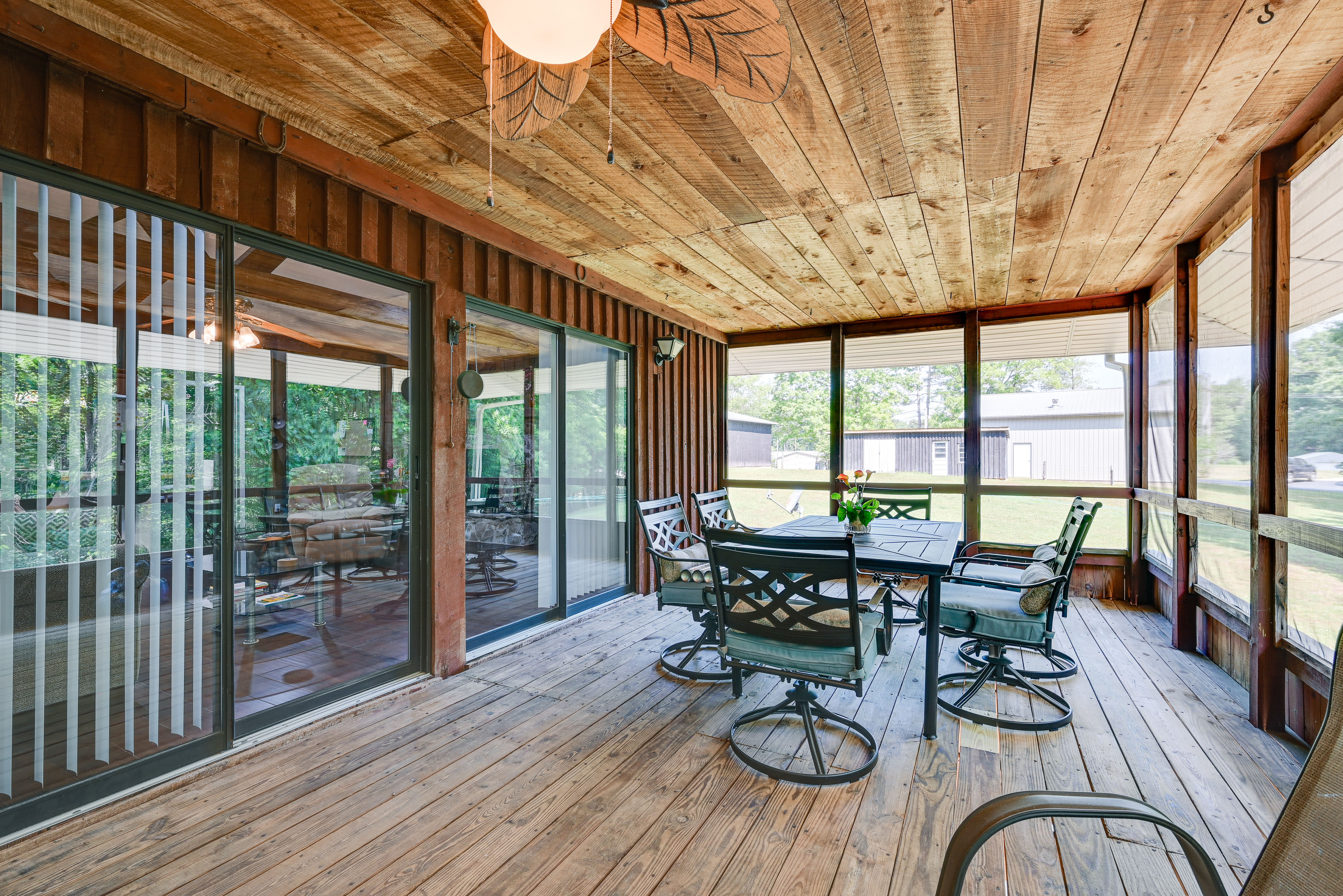 Screened Patio | Outdoor Dining