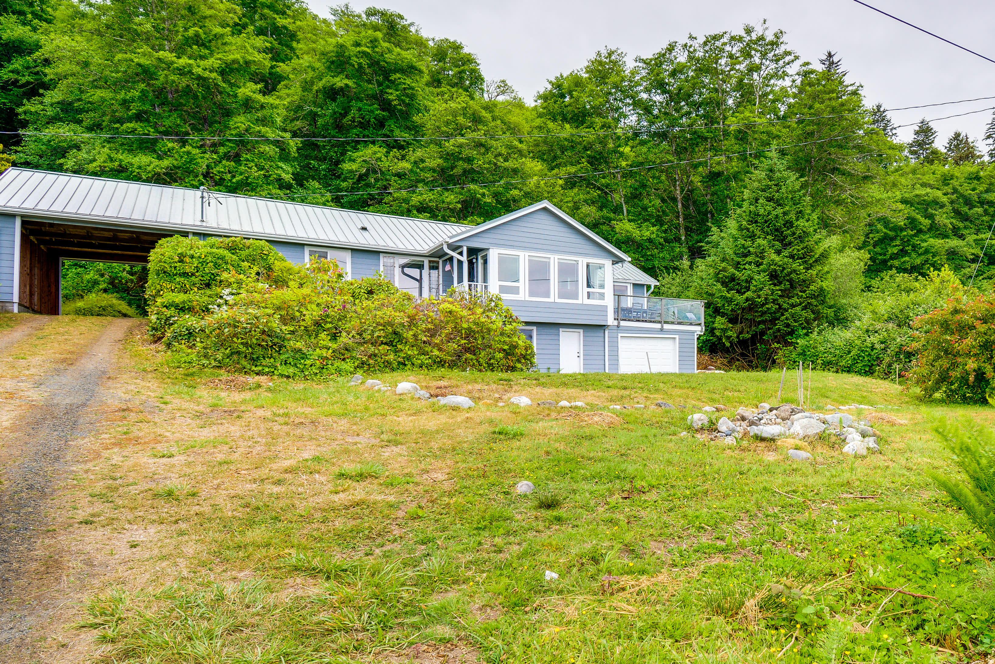 Parking | Driveway (2 Vehicles) | Carport (1 Vehicle)