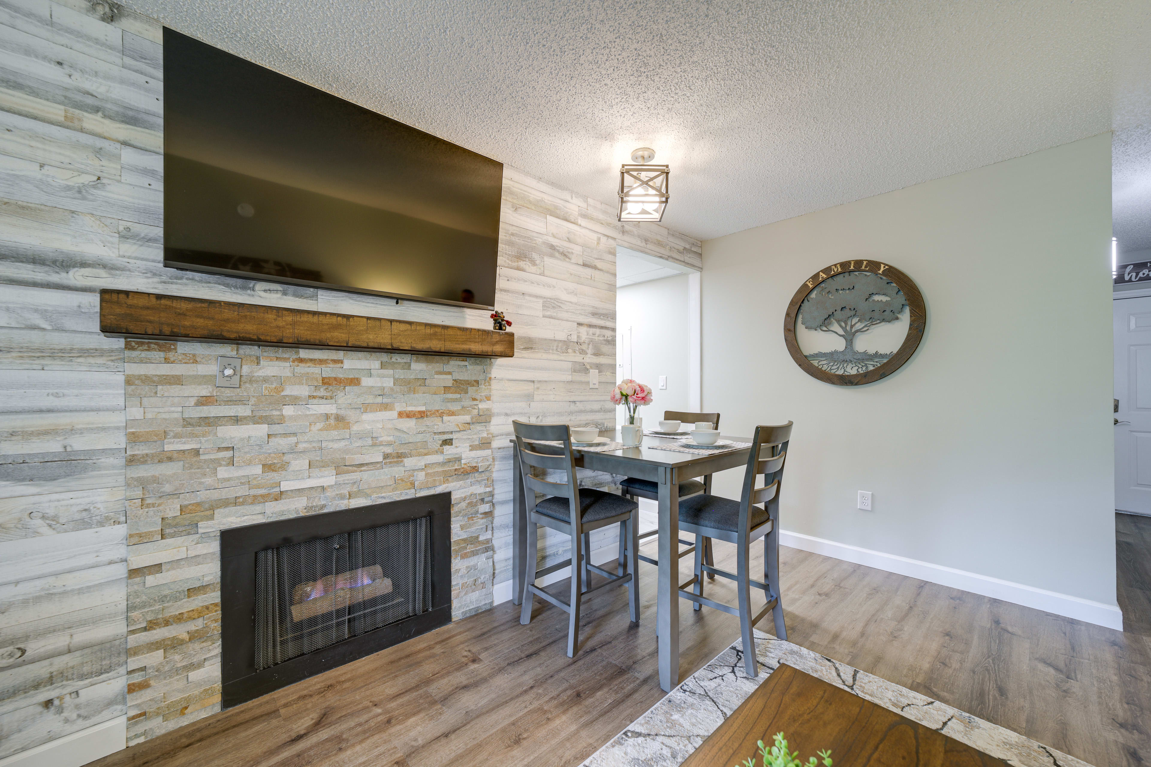 Dining Area | Dishes & Flatware Provided | Fireplace