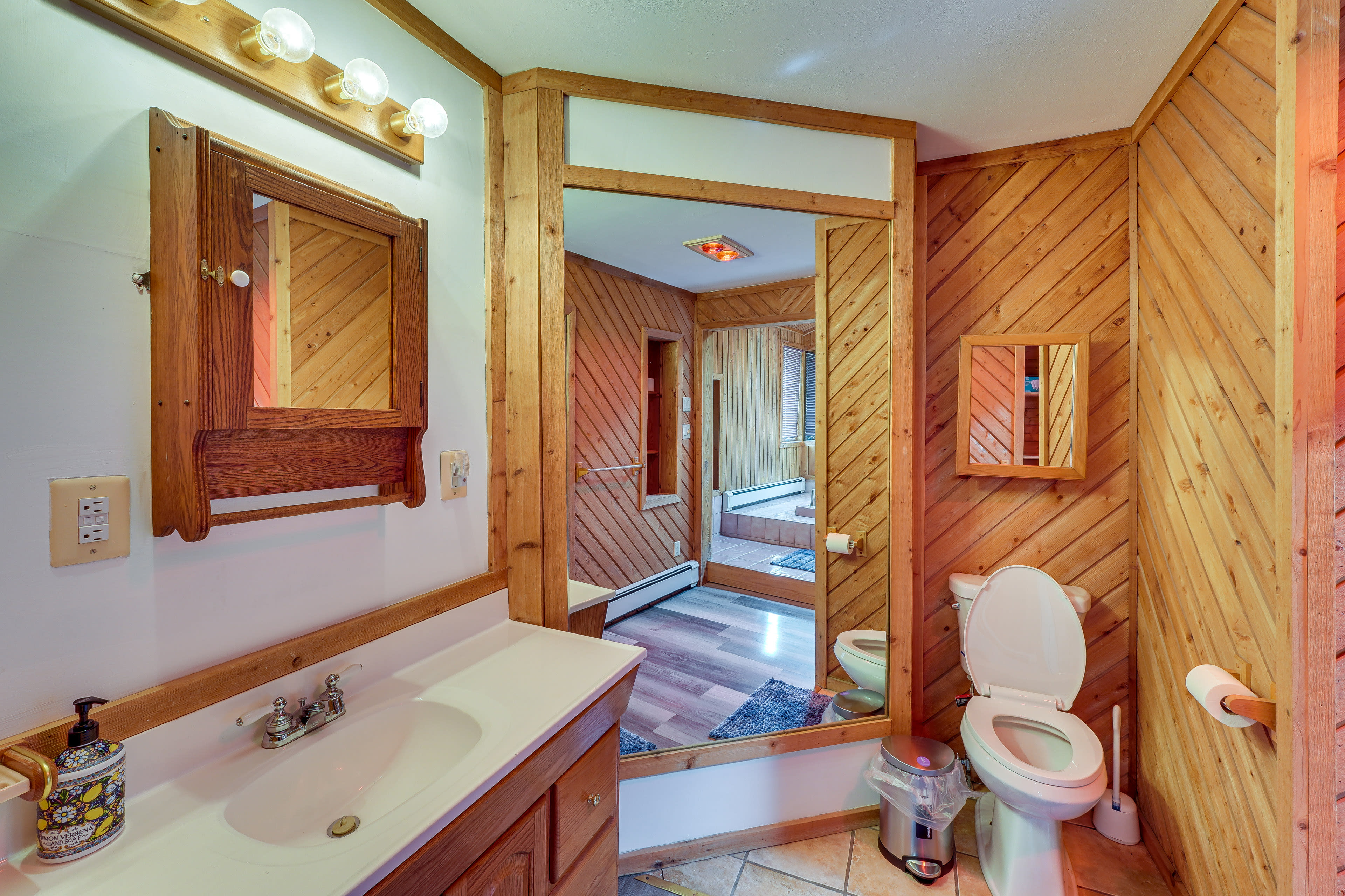 En-Suite Bathroom | Towels Provided | Complimentary Toiletries