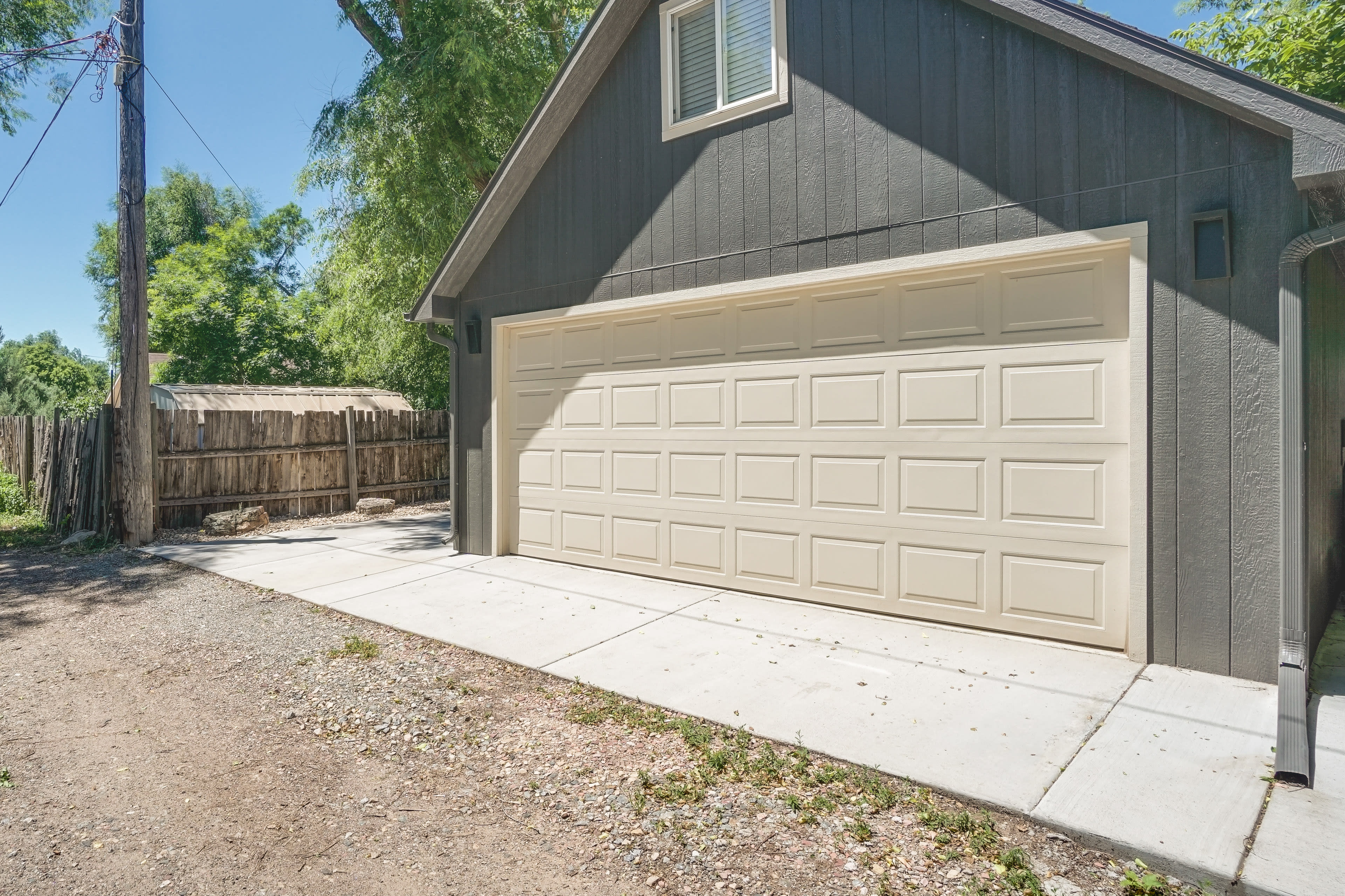 Parking | Driveway (1 Vehicle) | Street Parking