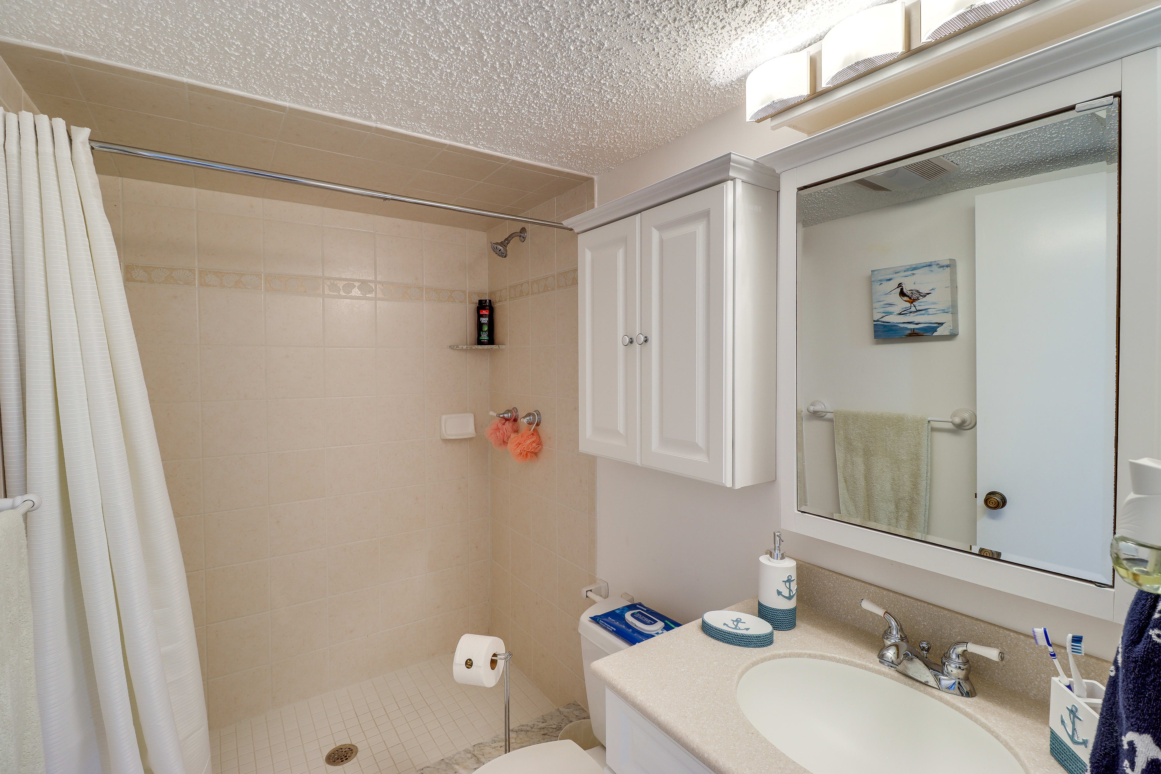 Full Bathroom | Complimentary Toiletries | Hair Dryer