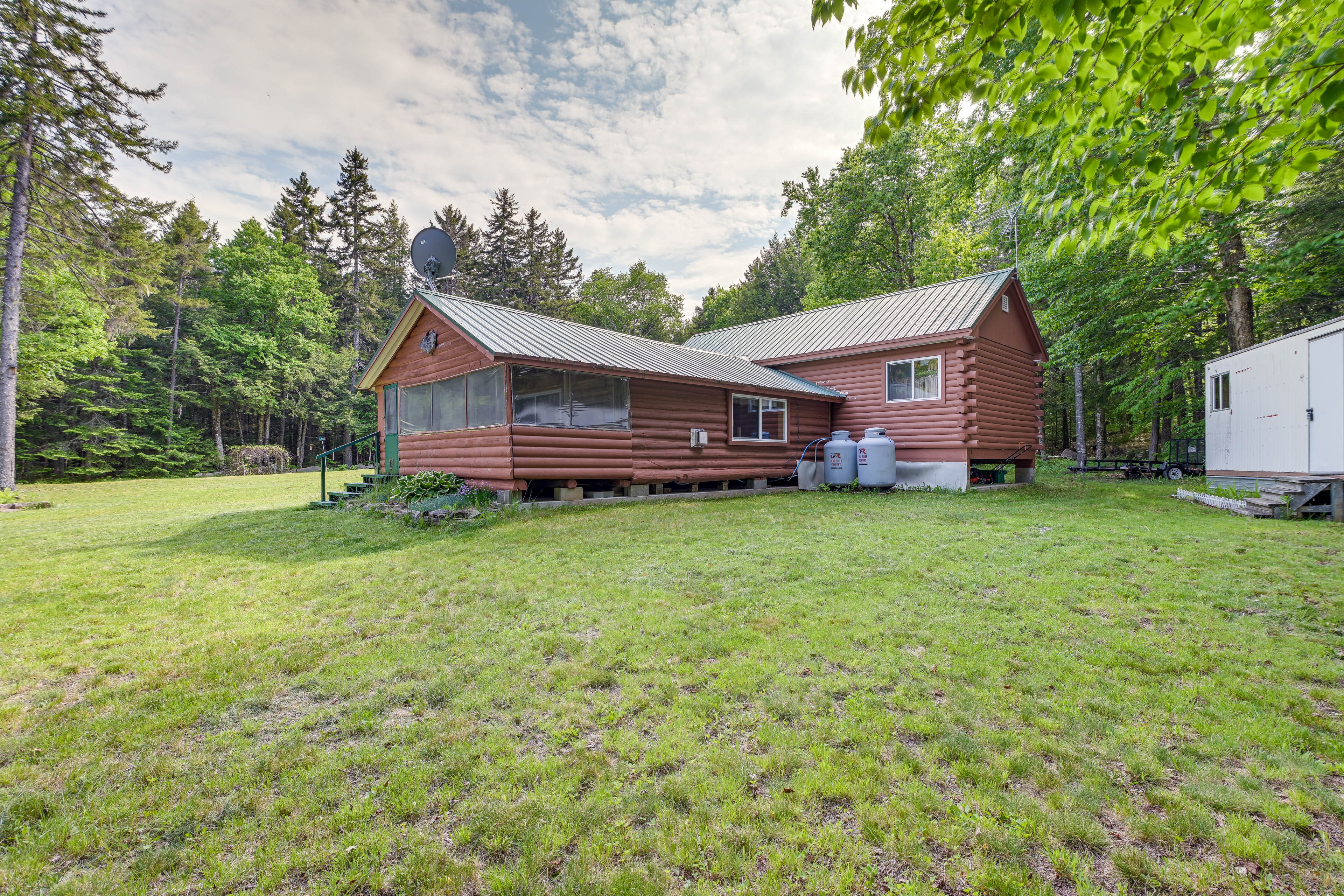 Private Yard | Gas Grill | Dining Area | Fire Pit | 2 Mountain Bikes