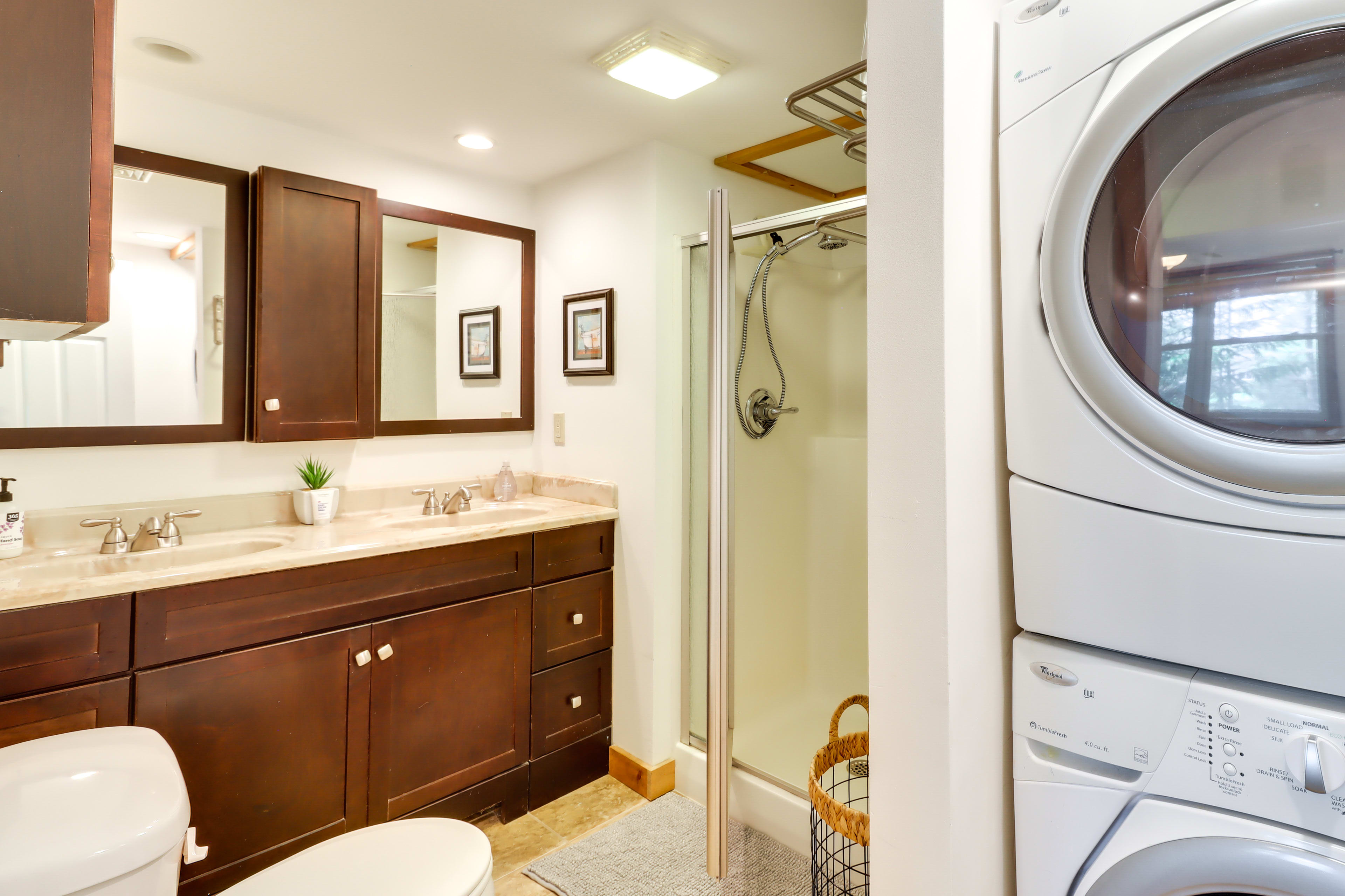 Full Bathroom | On-Site Laundry