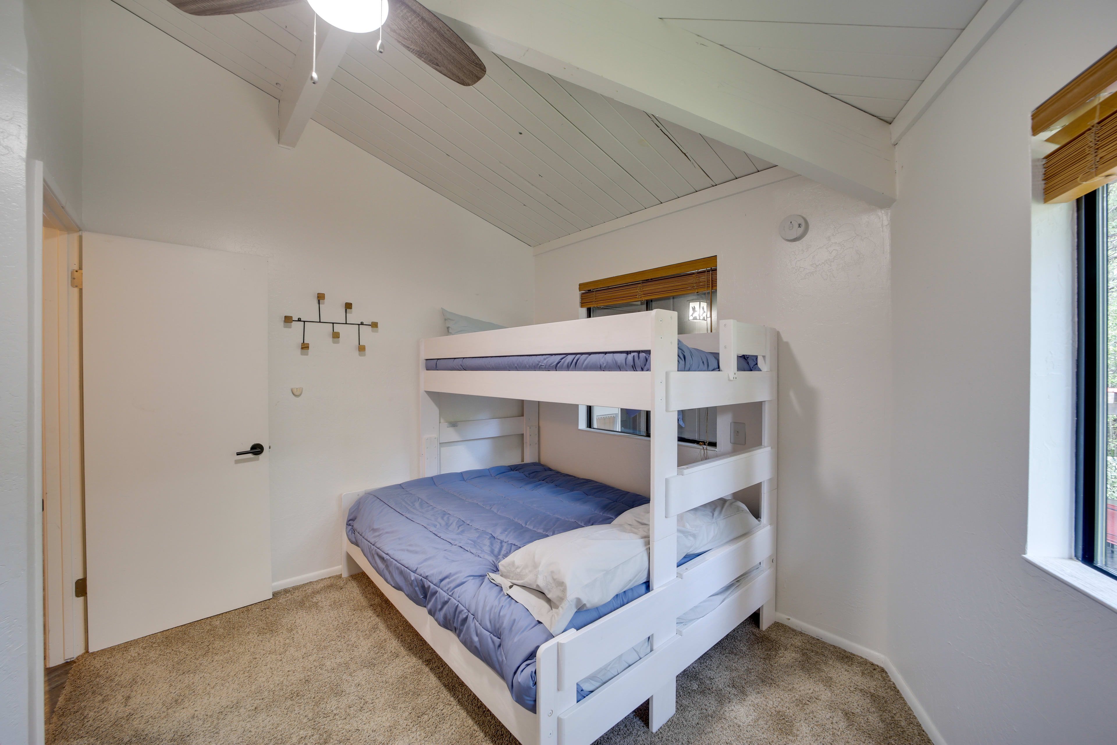 Bedroom 2 | Twin/Queen Bunk Bed