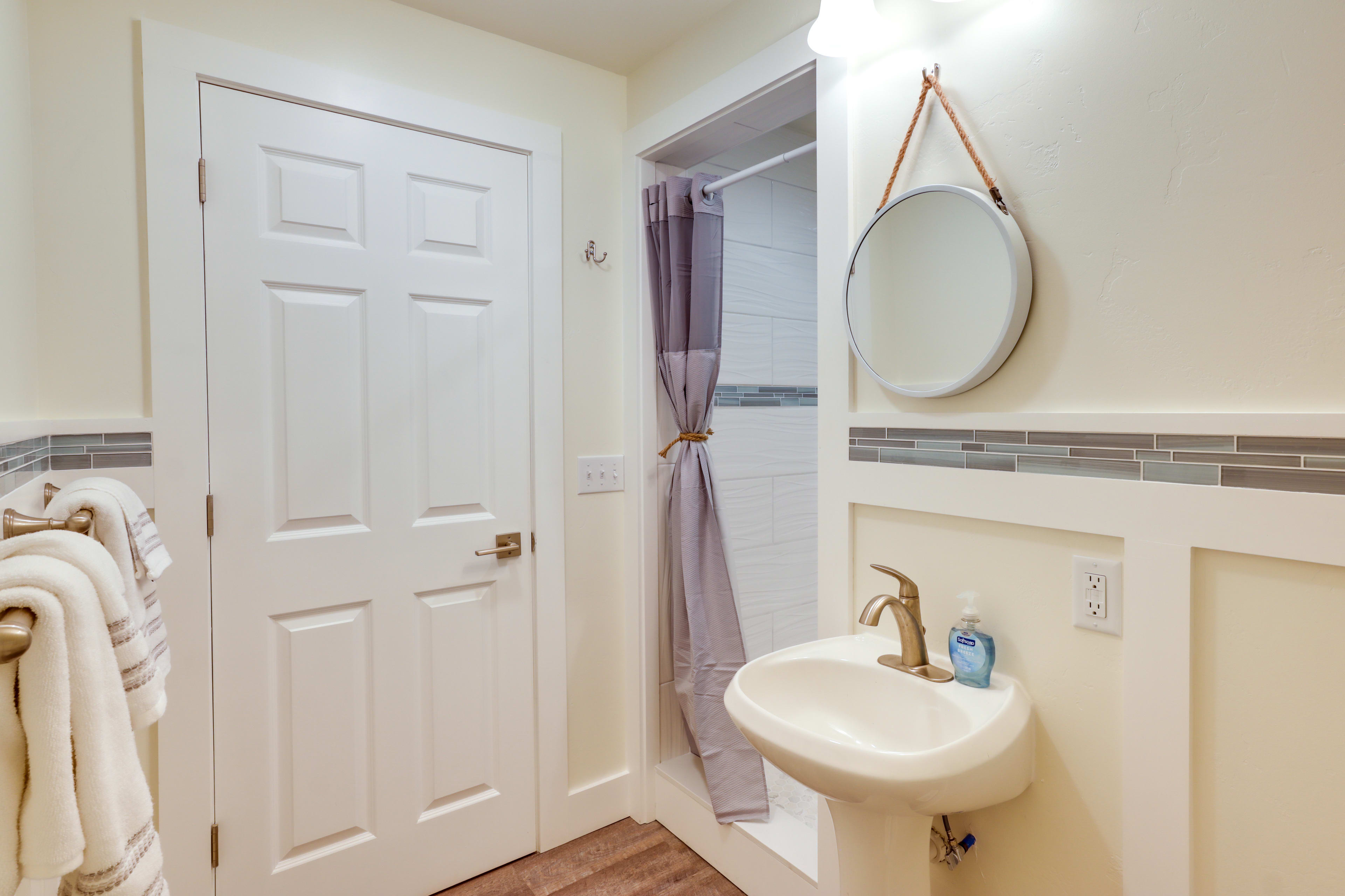 Full Bathroom | Towels Provided | Complimentary Toiletries | Hair Dryer