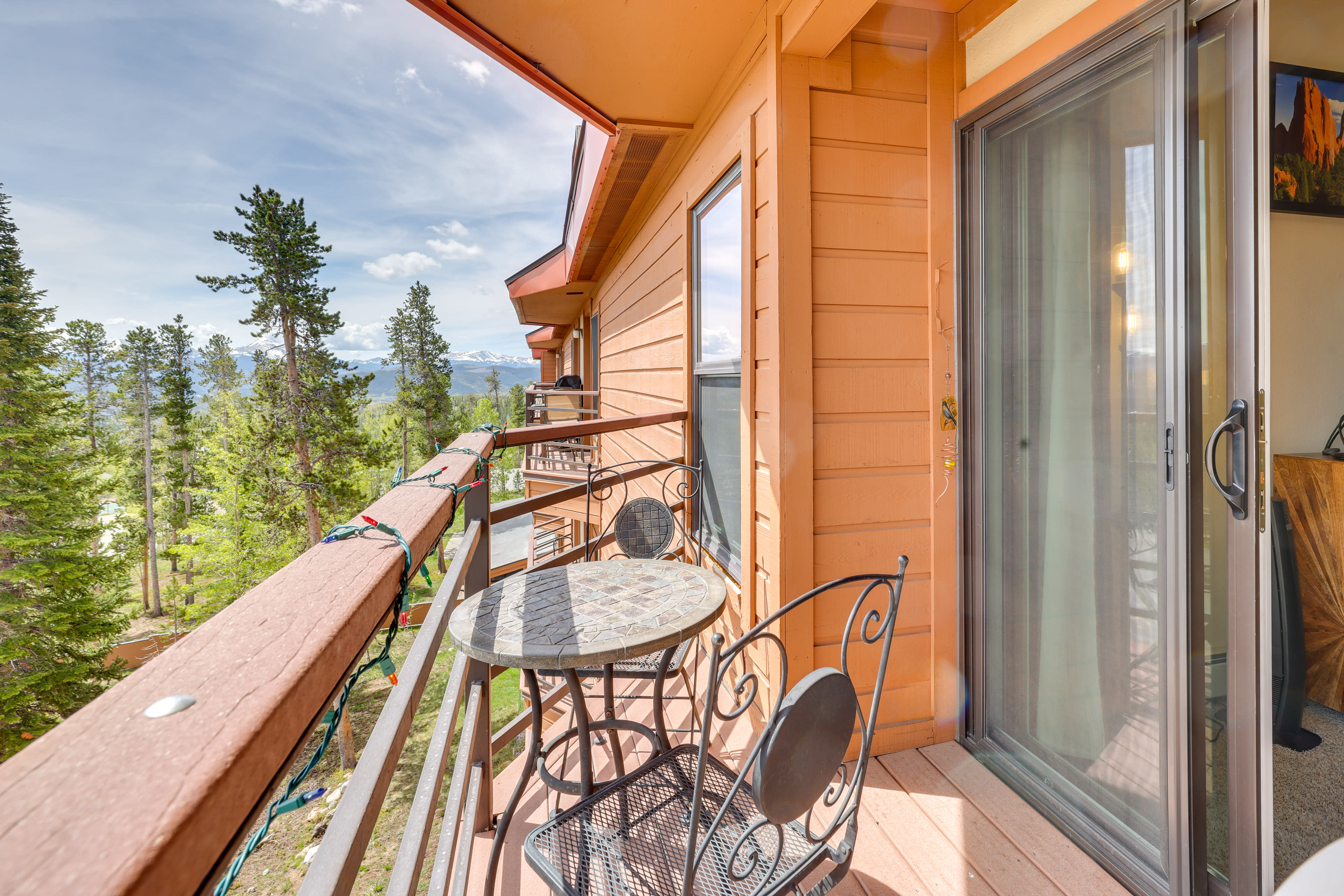 Balcony | Outdoor Dining Area | Mountain View