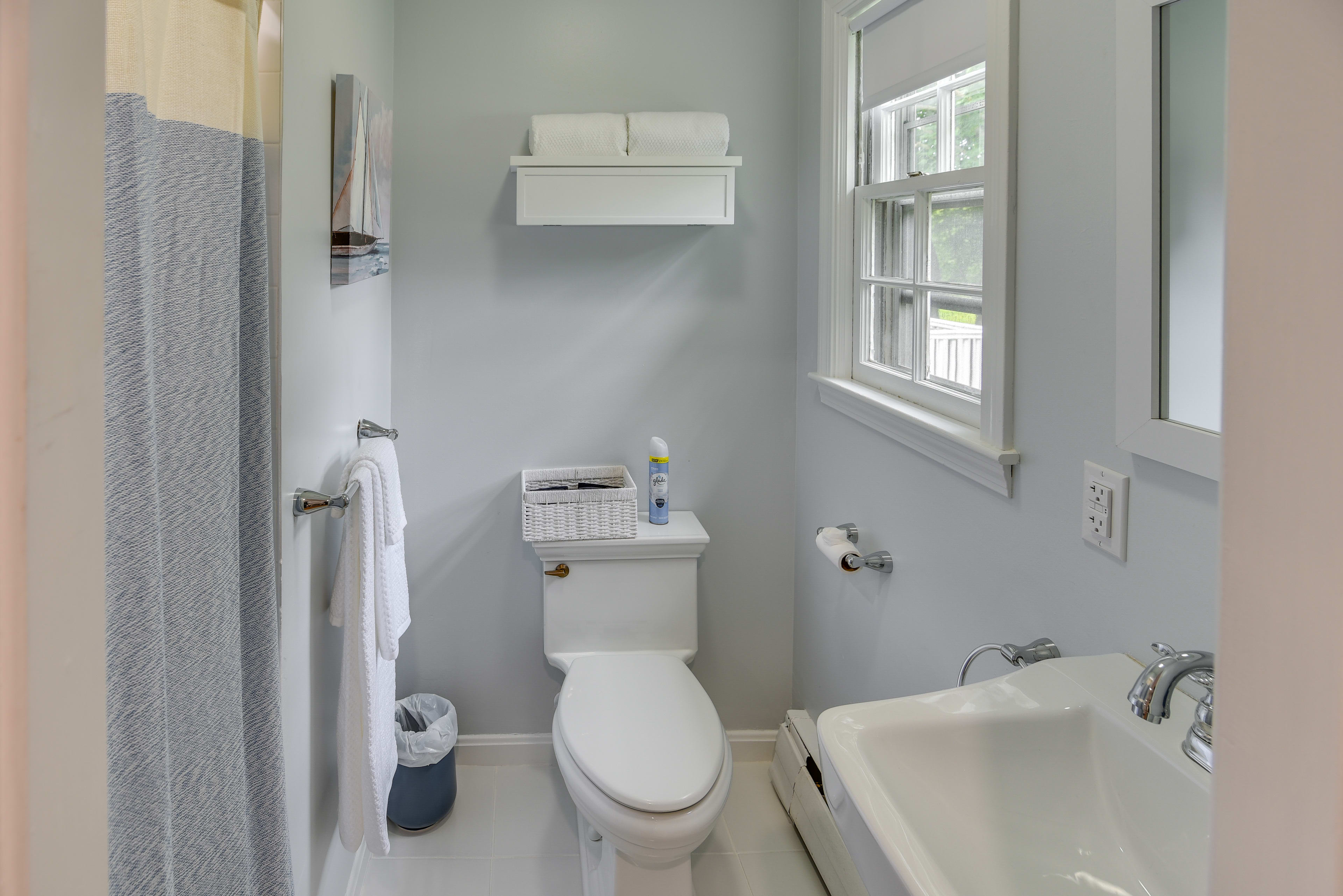 En-Suite Bathroom | Complimentary Toiletries | Hair Dryer | Towels Provided