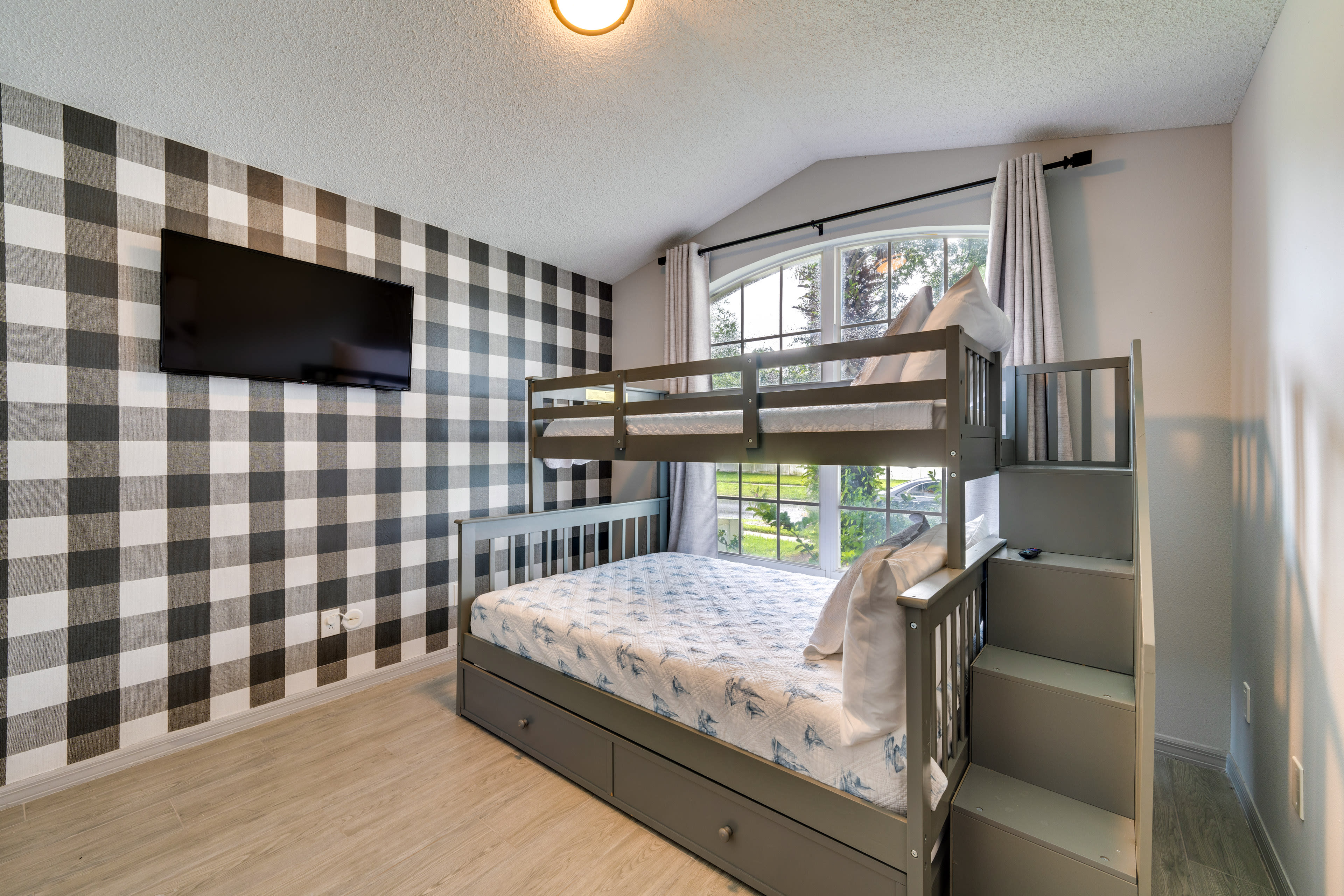 Bedroom 4 | Twin/Full Bunk Bed w/ Twin Trundle