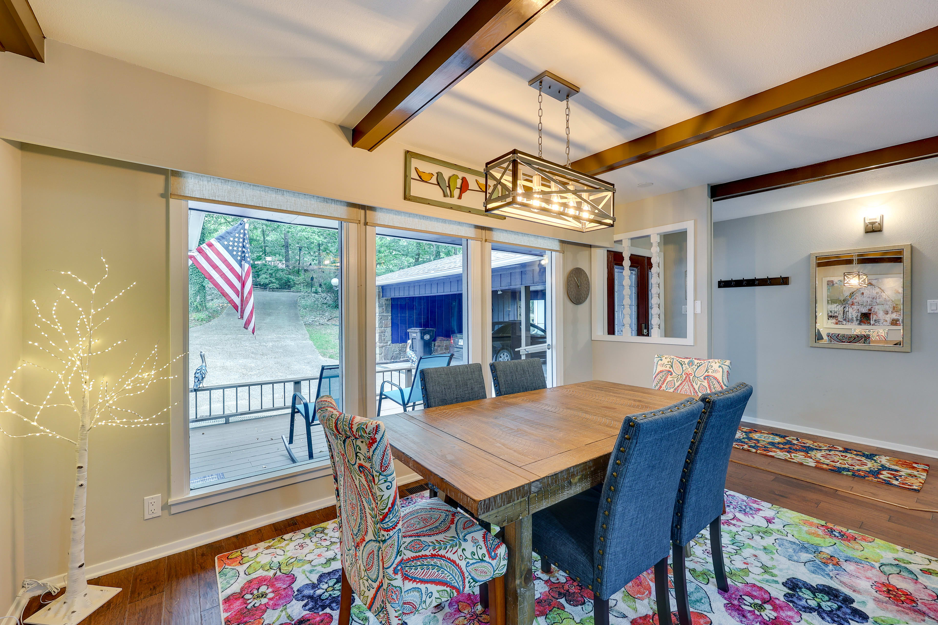 Dining Area | Dishware/Flatware Provided